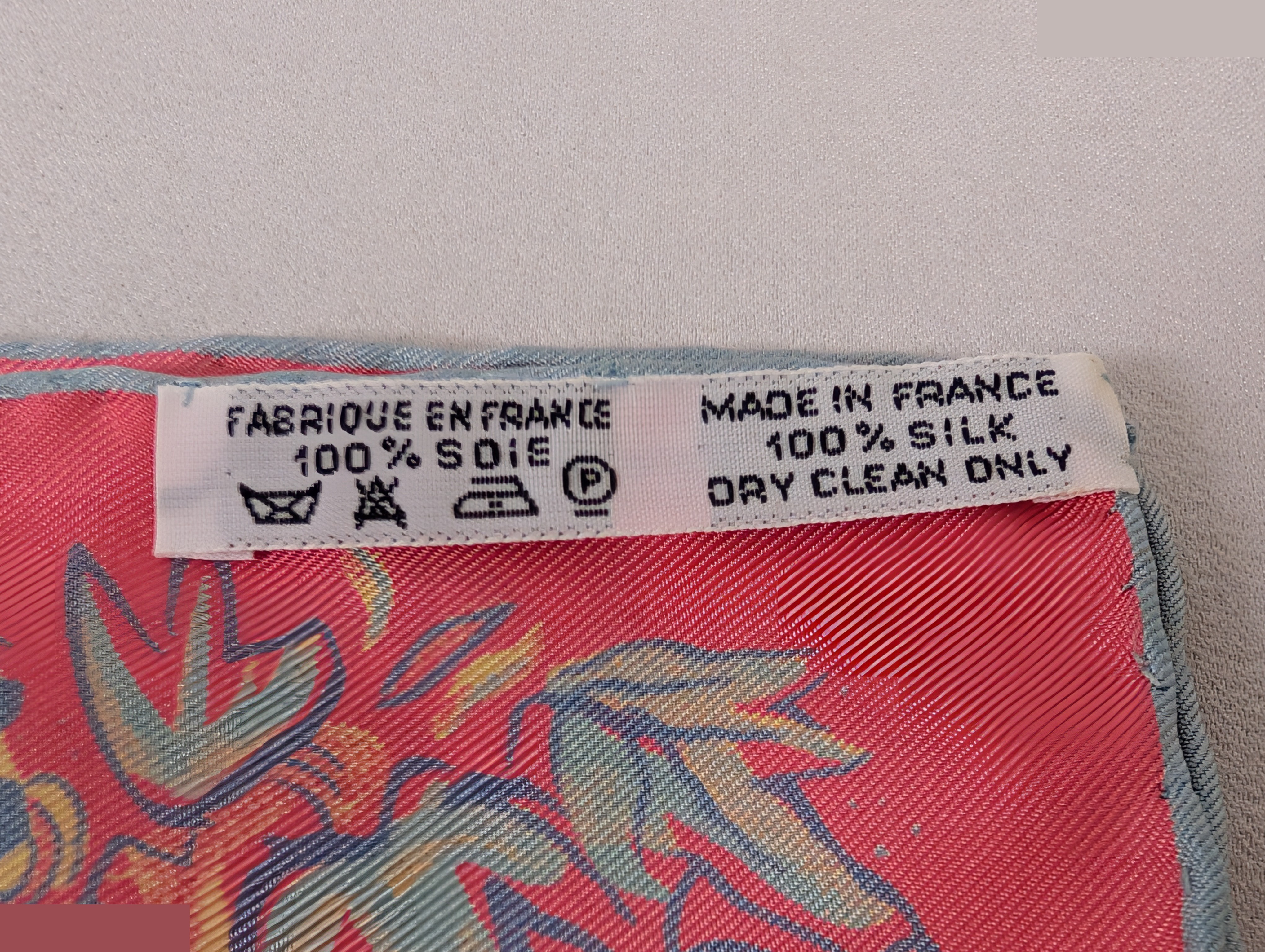 Carre 45, 100% Silk, L ETE DE LOULA (Lula's Summer), with Box. — view 3
