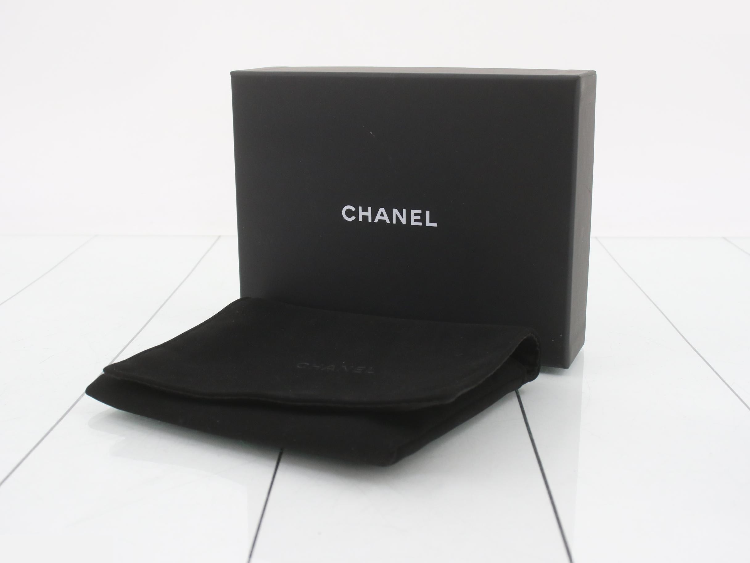 Caviar skin (bag) and coin case — view 5