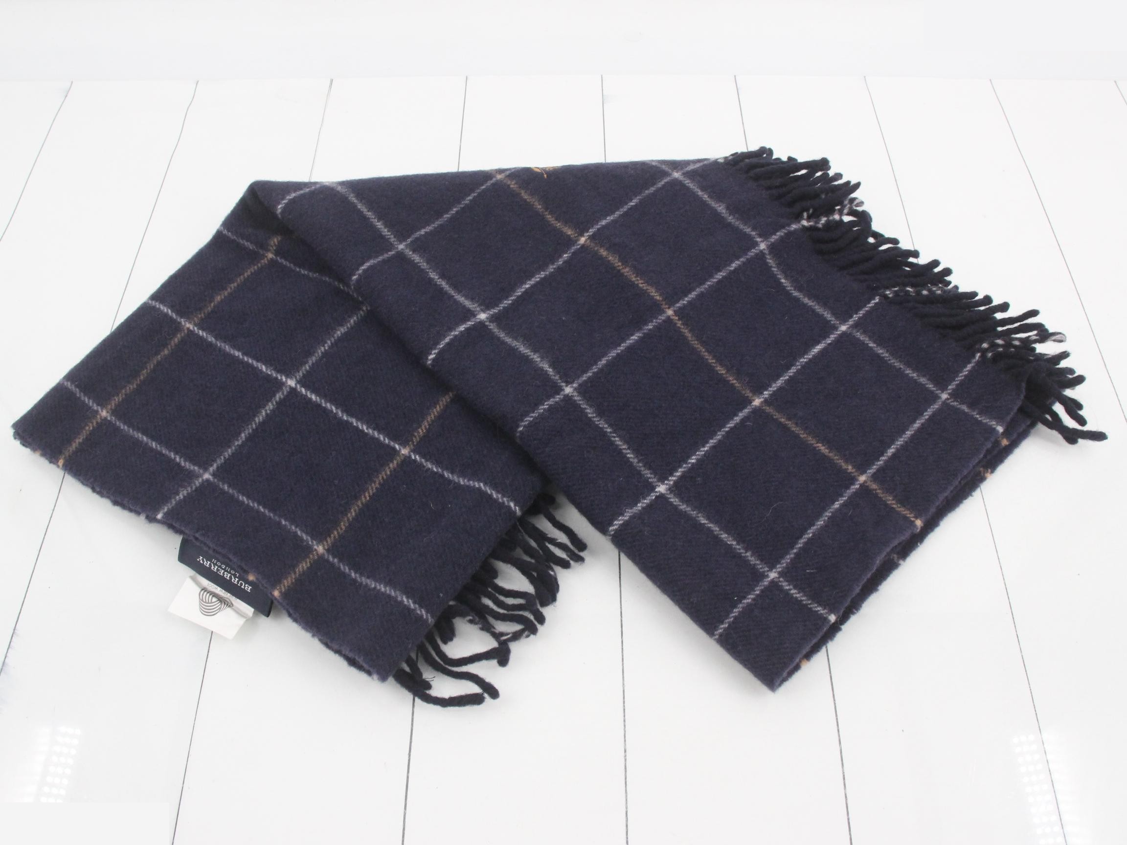 Other items: accessories, shawls (lap blankets) — view 3