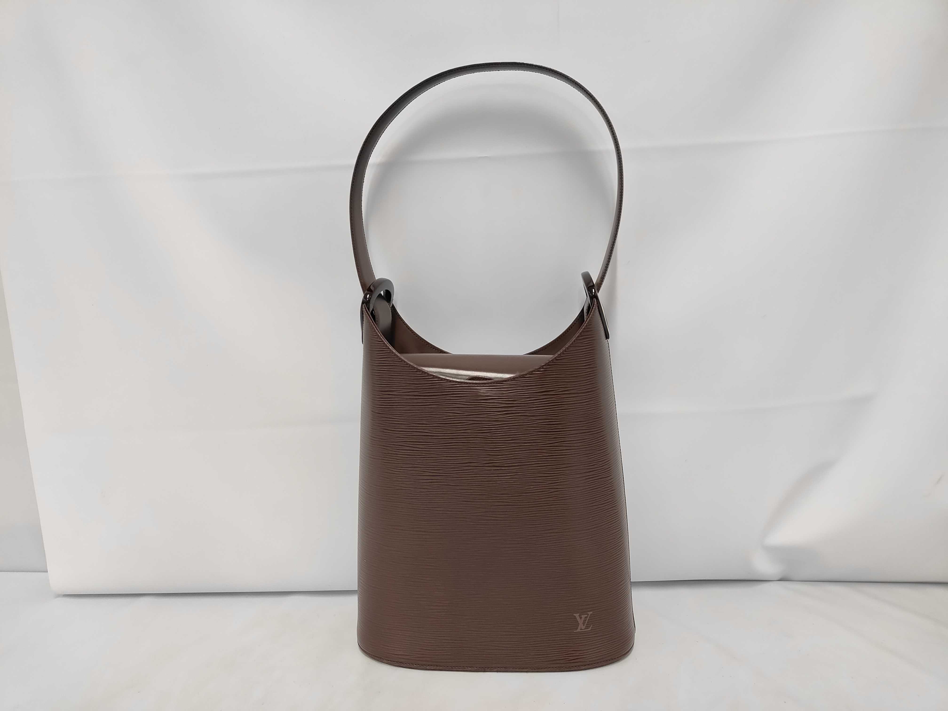 Epi Verseau Shoulder Bag