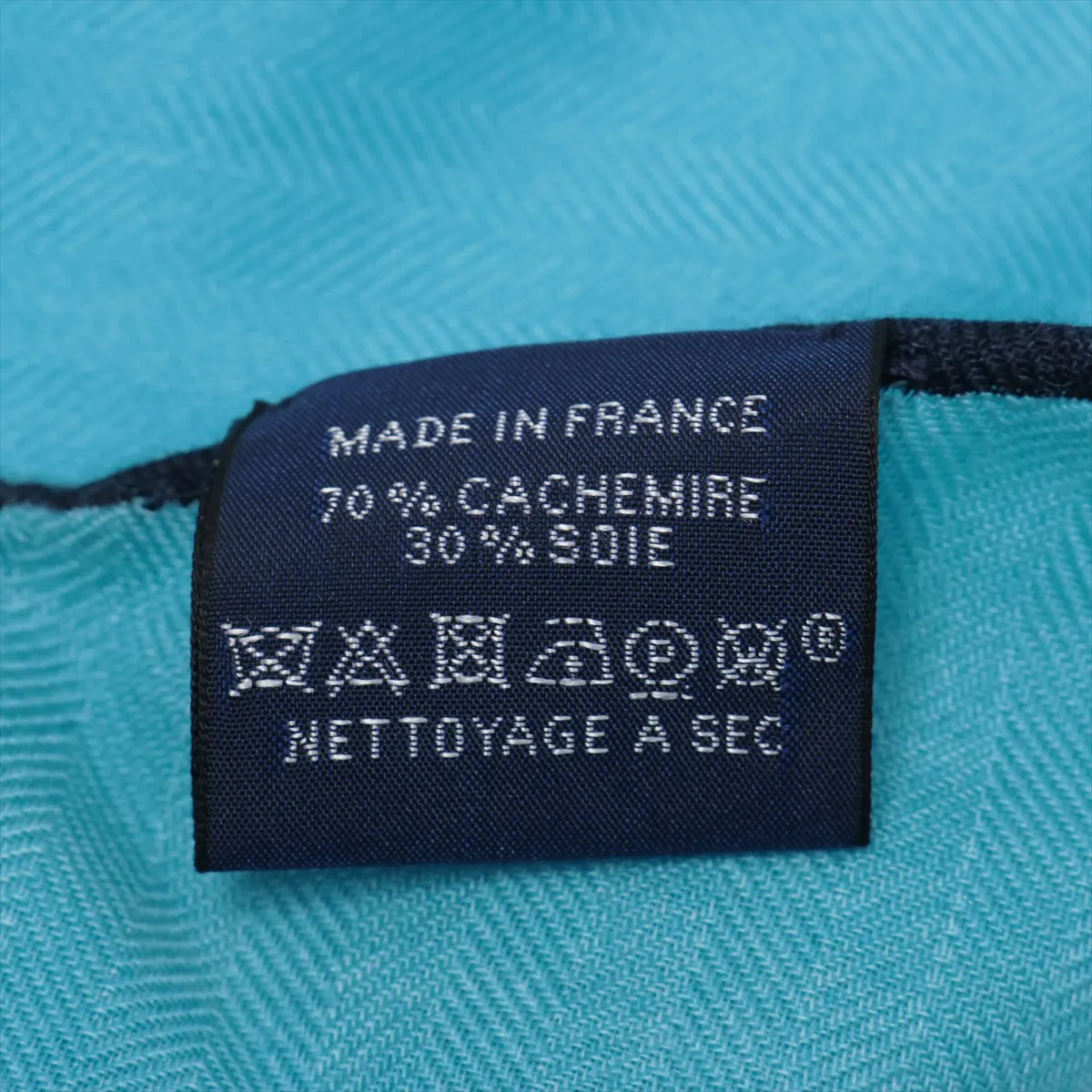 Losange scarf, cashmere x silk, light blue, some wear, snags, pilling. — view 5