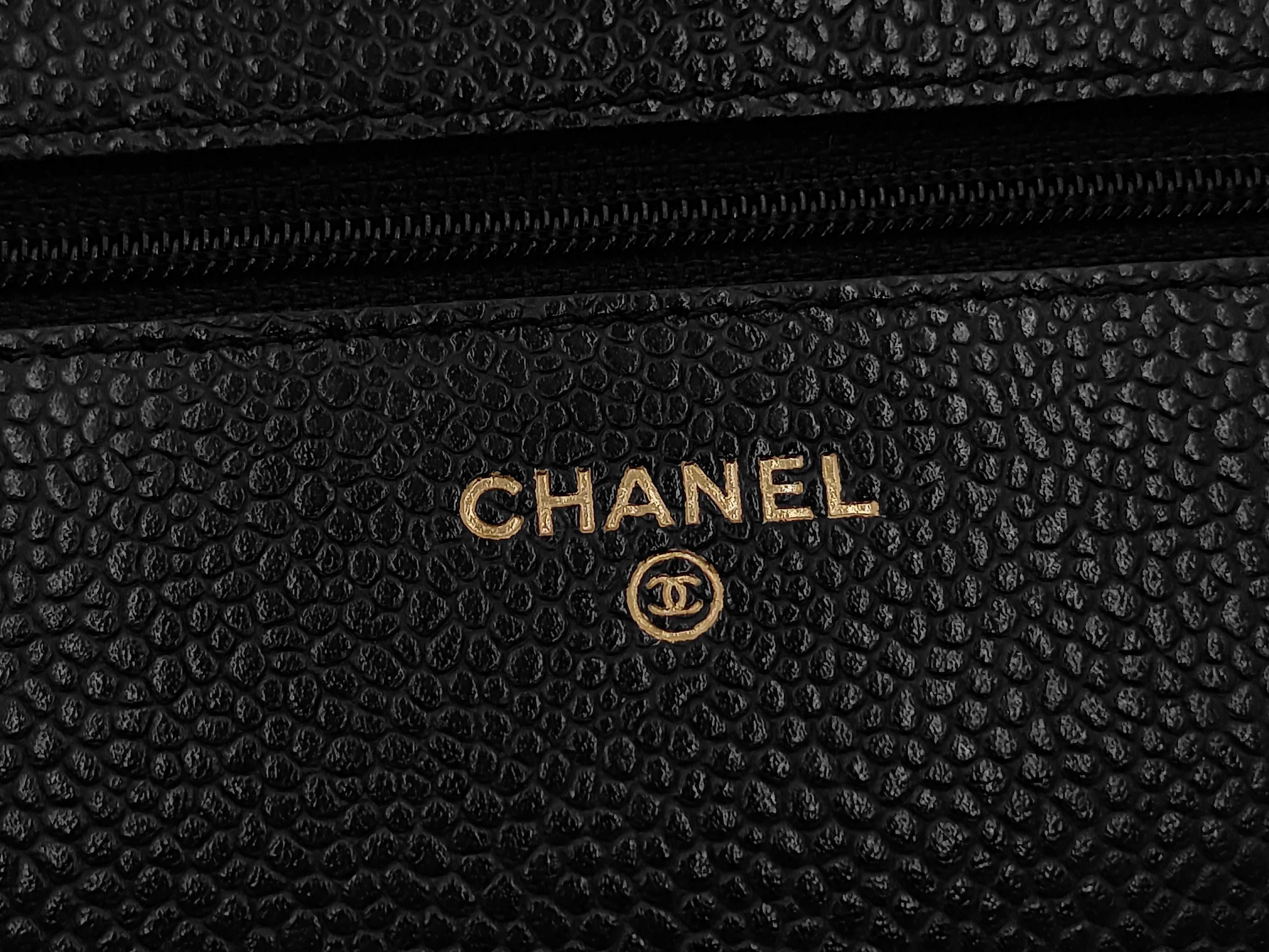 Caviar Chain Wallet Shoulder Bag — view 9