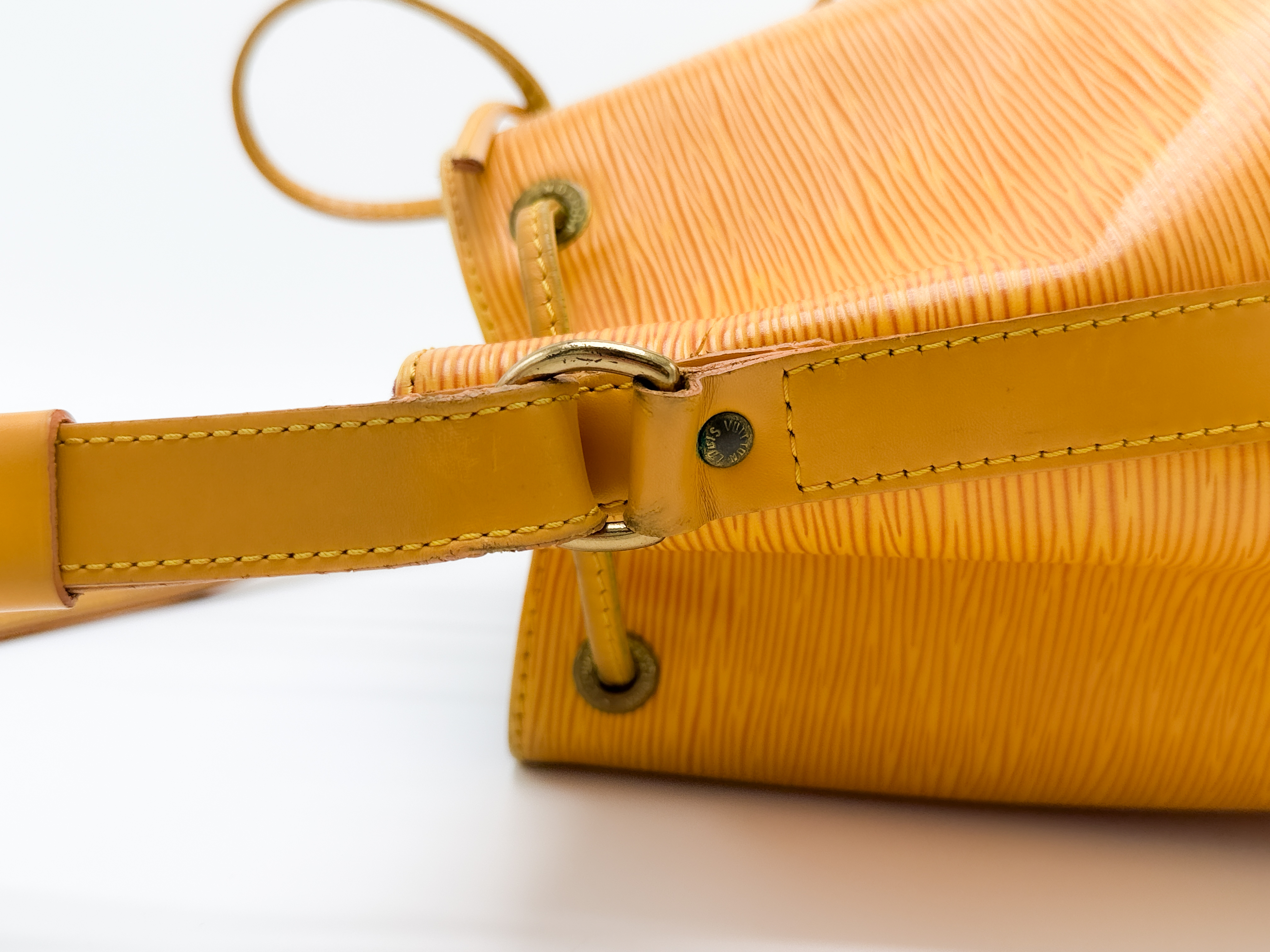 Epi M44109 Petit Noé Tassili Yellow AR0964 Shoulder Bag — view 6