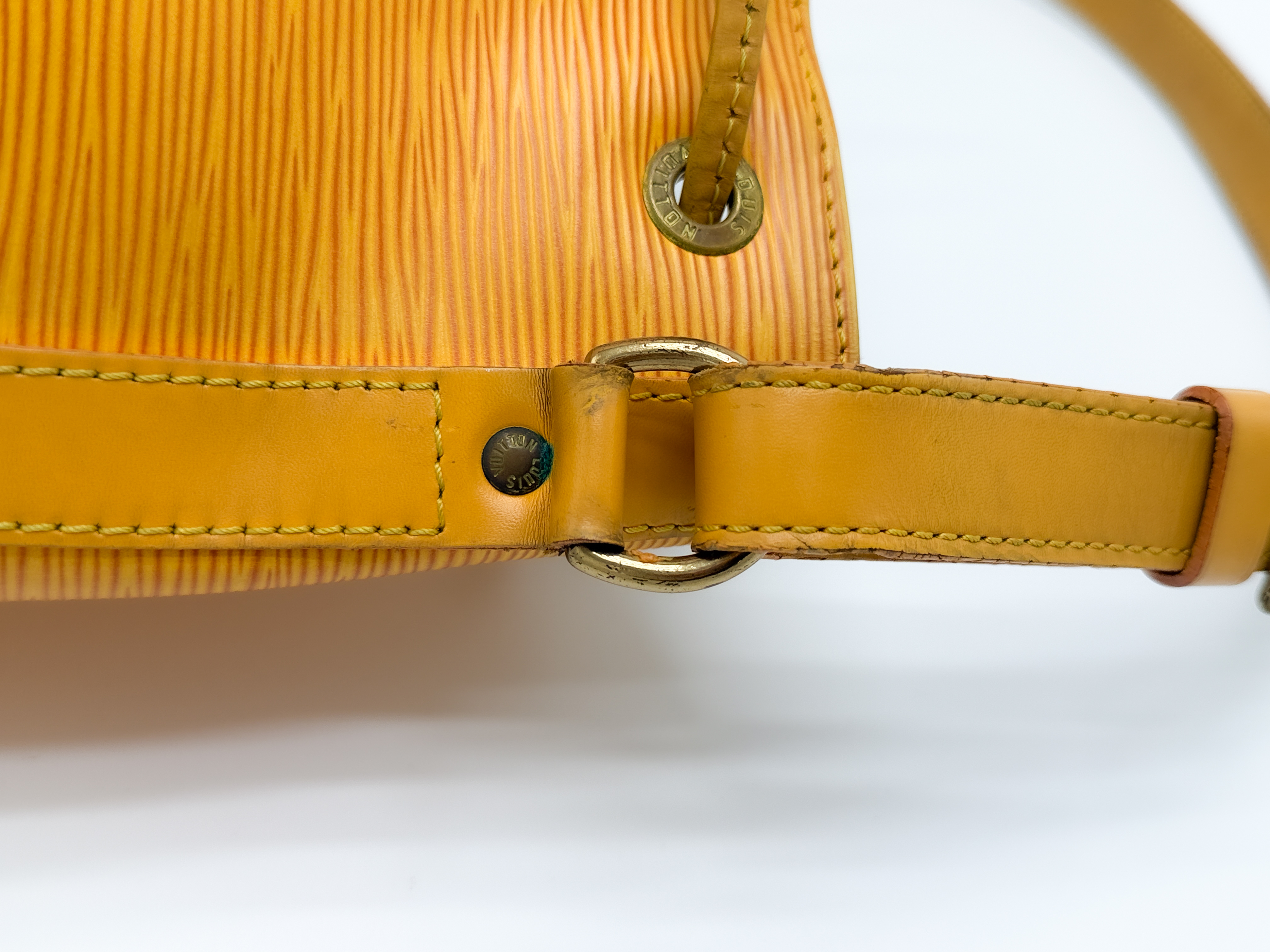 Epi M44109 Petit Noé Tassili Yellow AR0964 Shoulder Bag — view 7