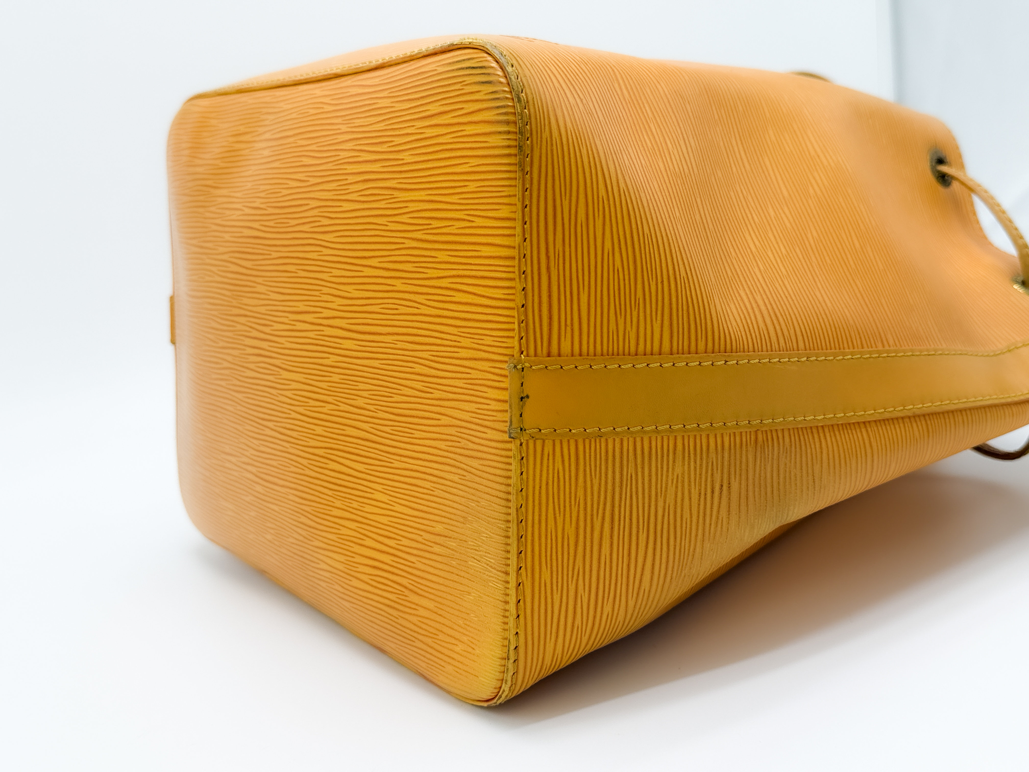 Epi M44109 Petit Noé Tassili Yellow AR0964 Shoulder Bag — view 8