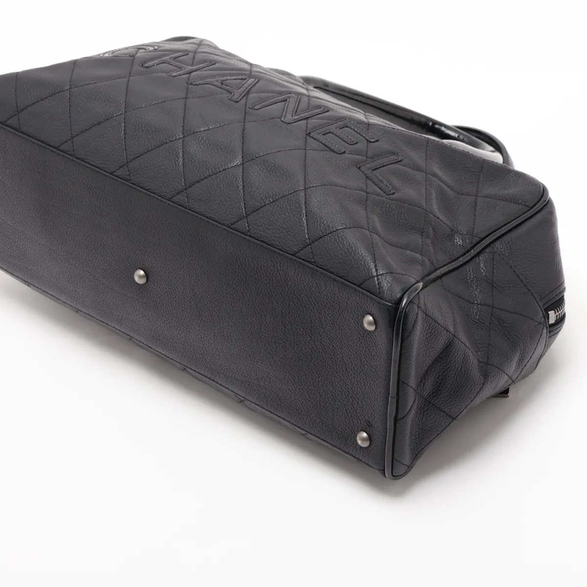 Matelassé Caviar Skin Handbag Bowling Bag Black Silver Hardware 6214393 Series 6 — view 3