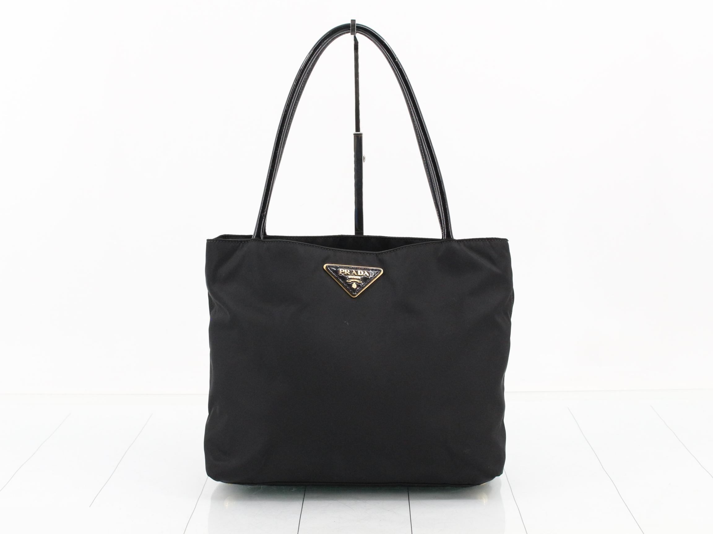 Nylon Triangle Plate Tote Bag