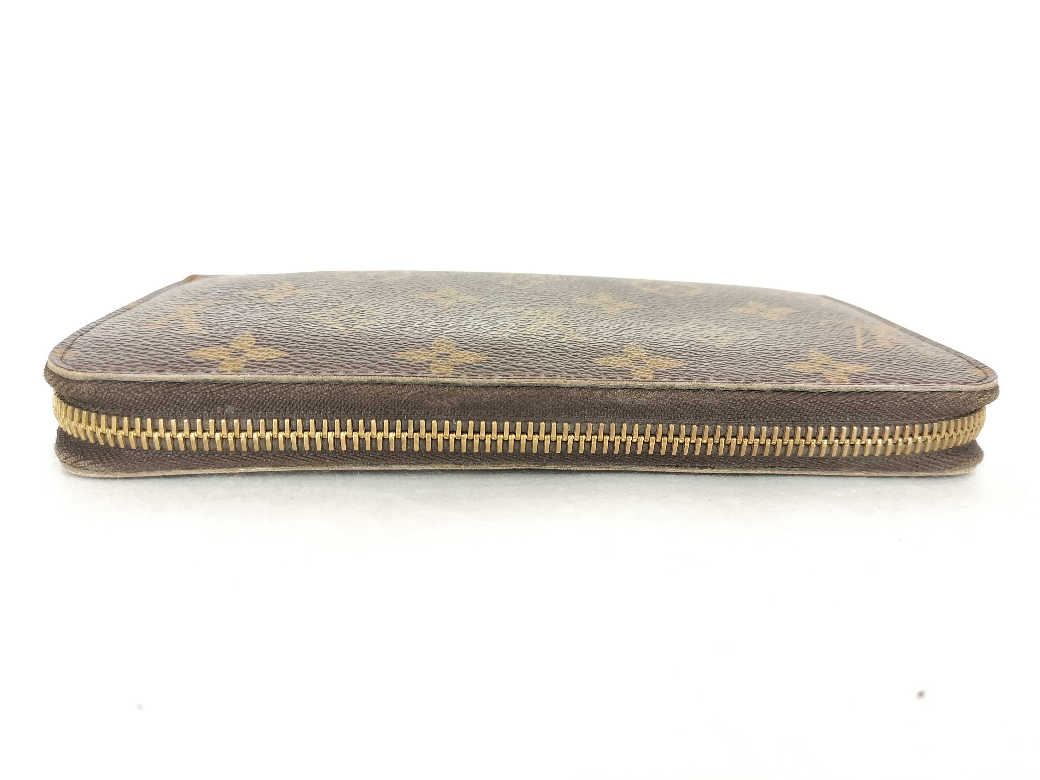 Monogram LV Round Zip Wallet — view 6