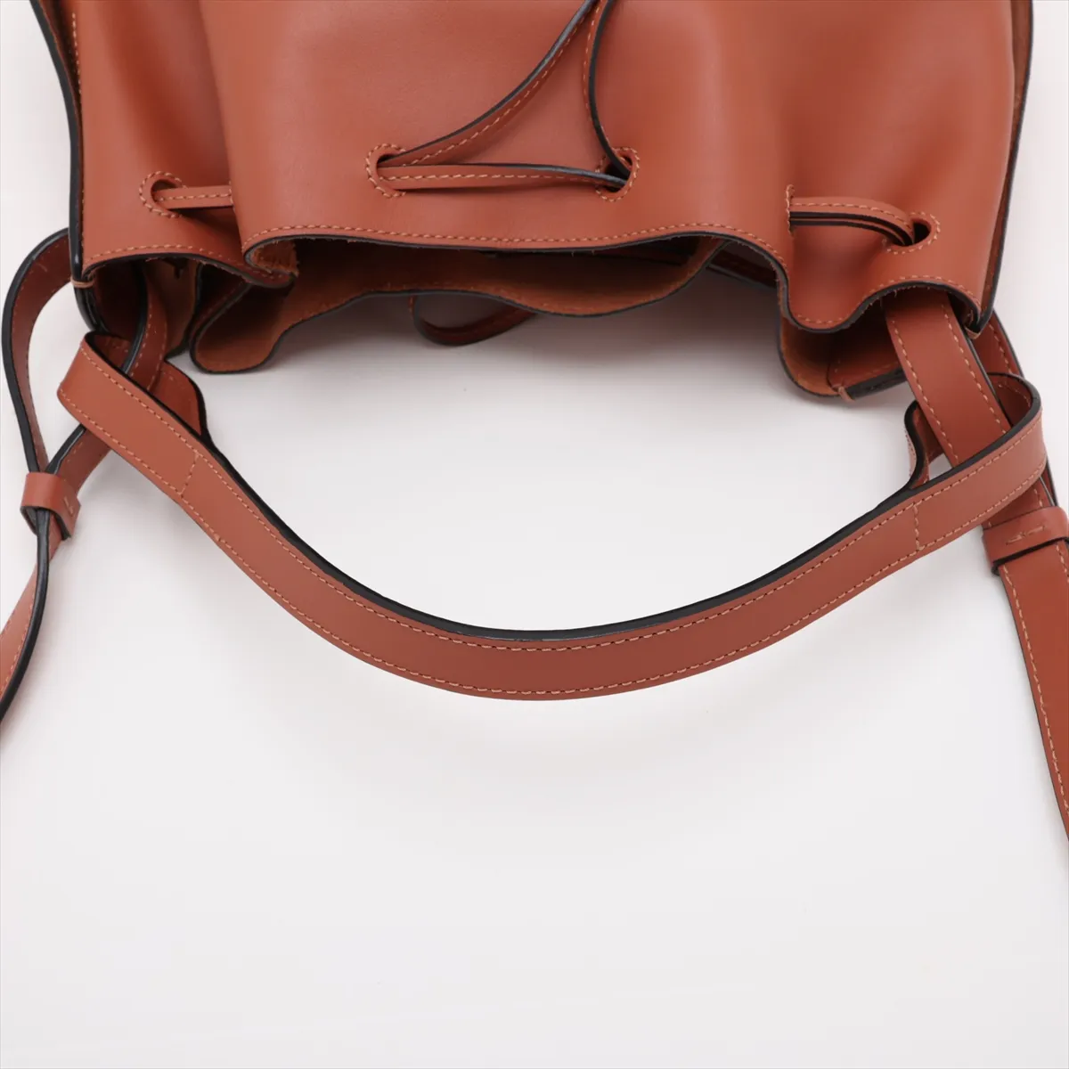 Balloon Bag Medium Leather Shoulder Bag Brown — view 5