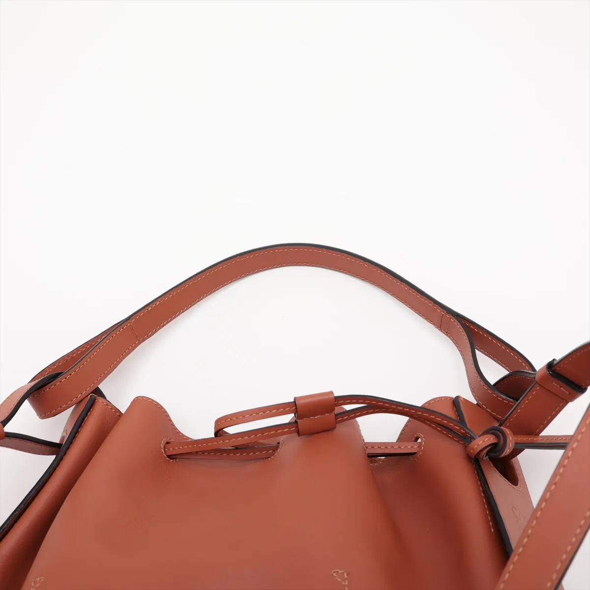 Balloon Bag Medium Leather Shoulder Bag Brown — view 6