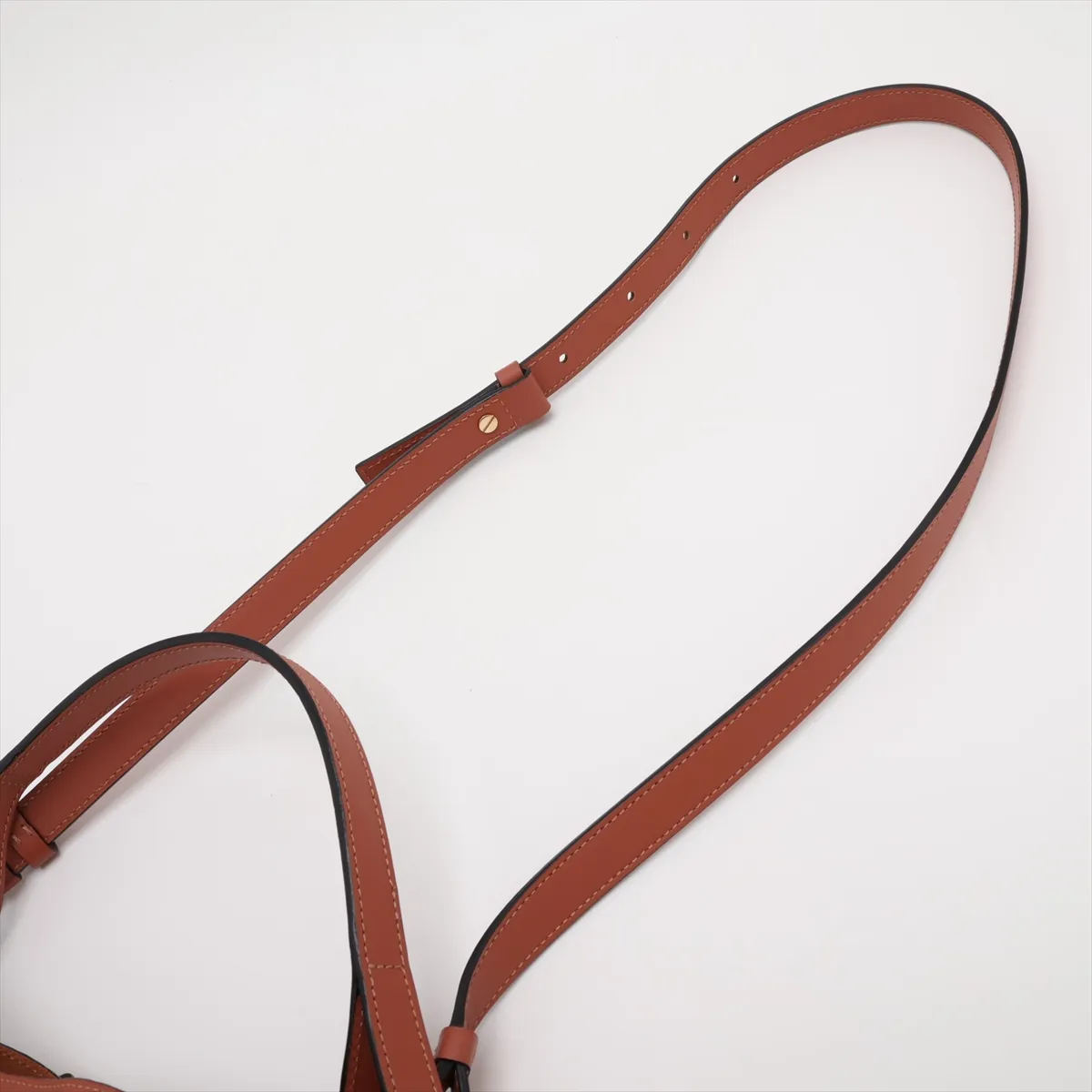 Balloon Bag Medium Leather Shoulder Bag Brown — view 7