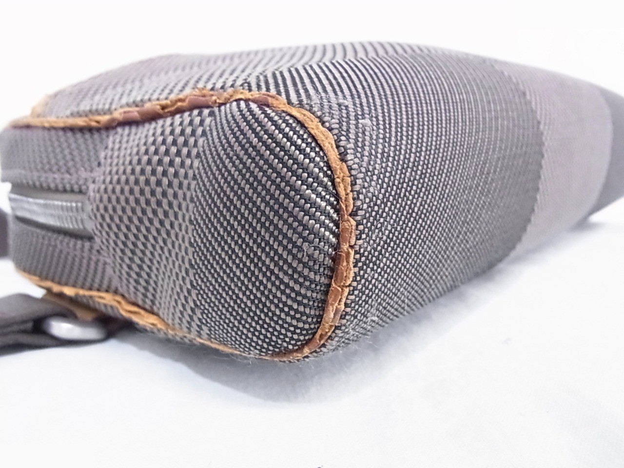 Acrobat Tail — view 4