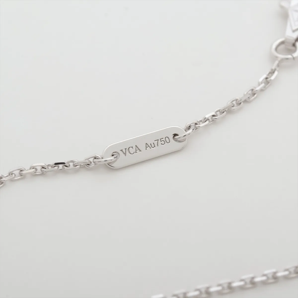 Frivole Mini Diamond Necklace 750(WG) 3.4g JP368556 VCARP0J400 — view 4