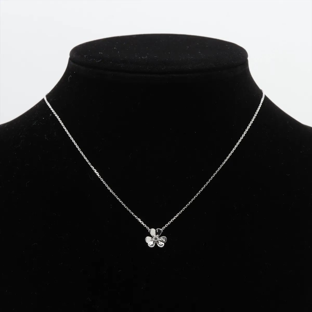 Frivole Mini Diamond Necklace 750(WG) 3.4g JP368556 VCARP0J400 — view 5