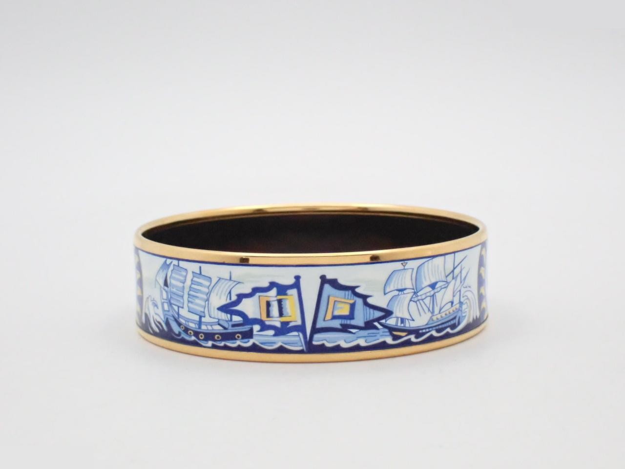 Bracelet: Wrist circumference approximately 19 cm — view 2