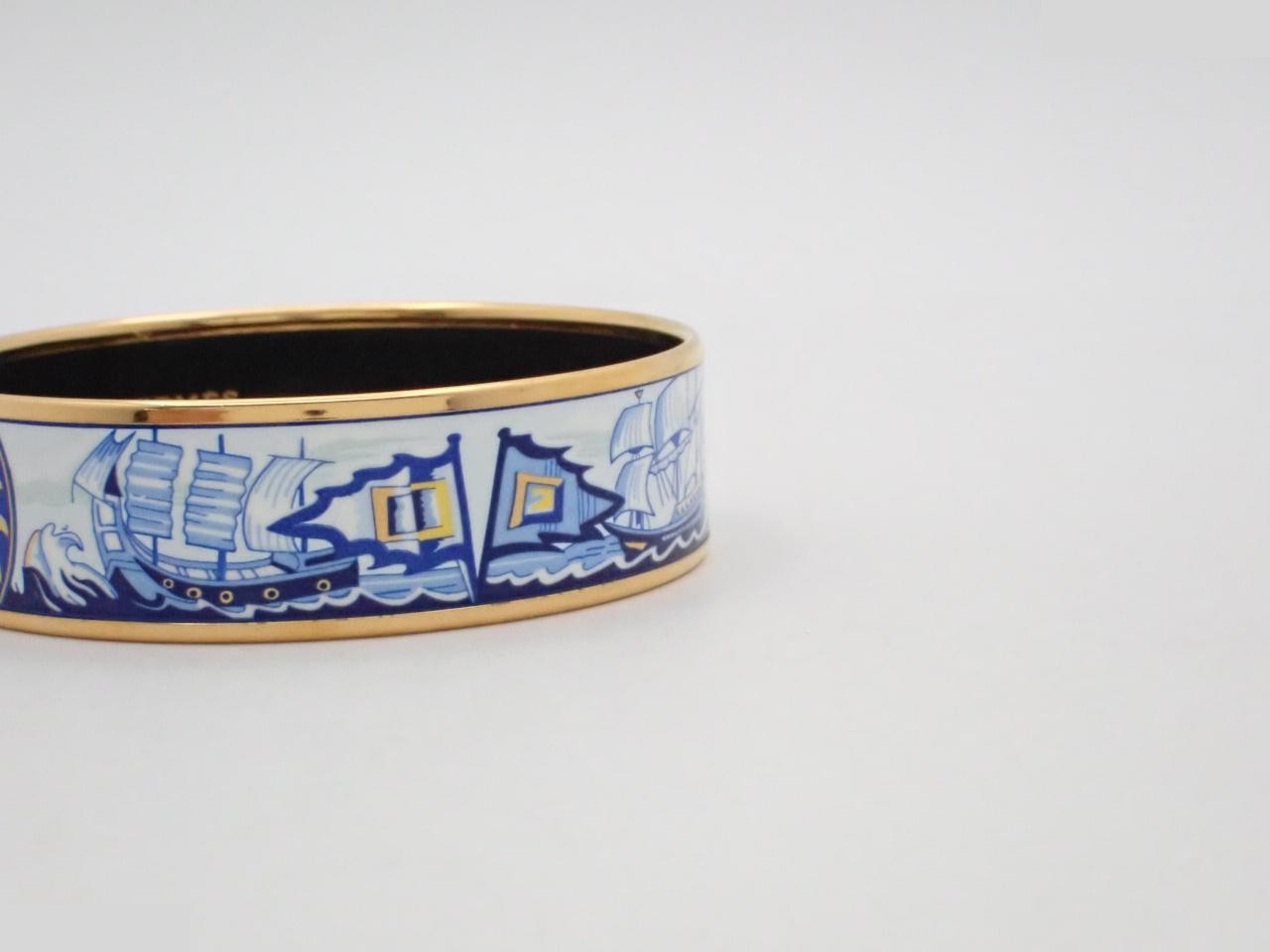 Bracelet: Wrist circumference approximately 19 cm — view 3