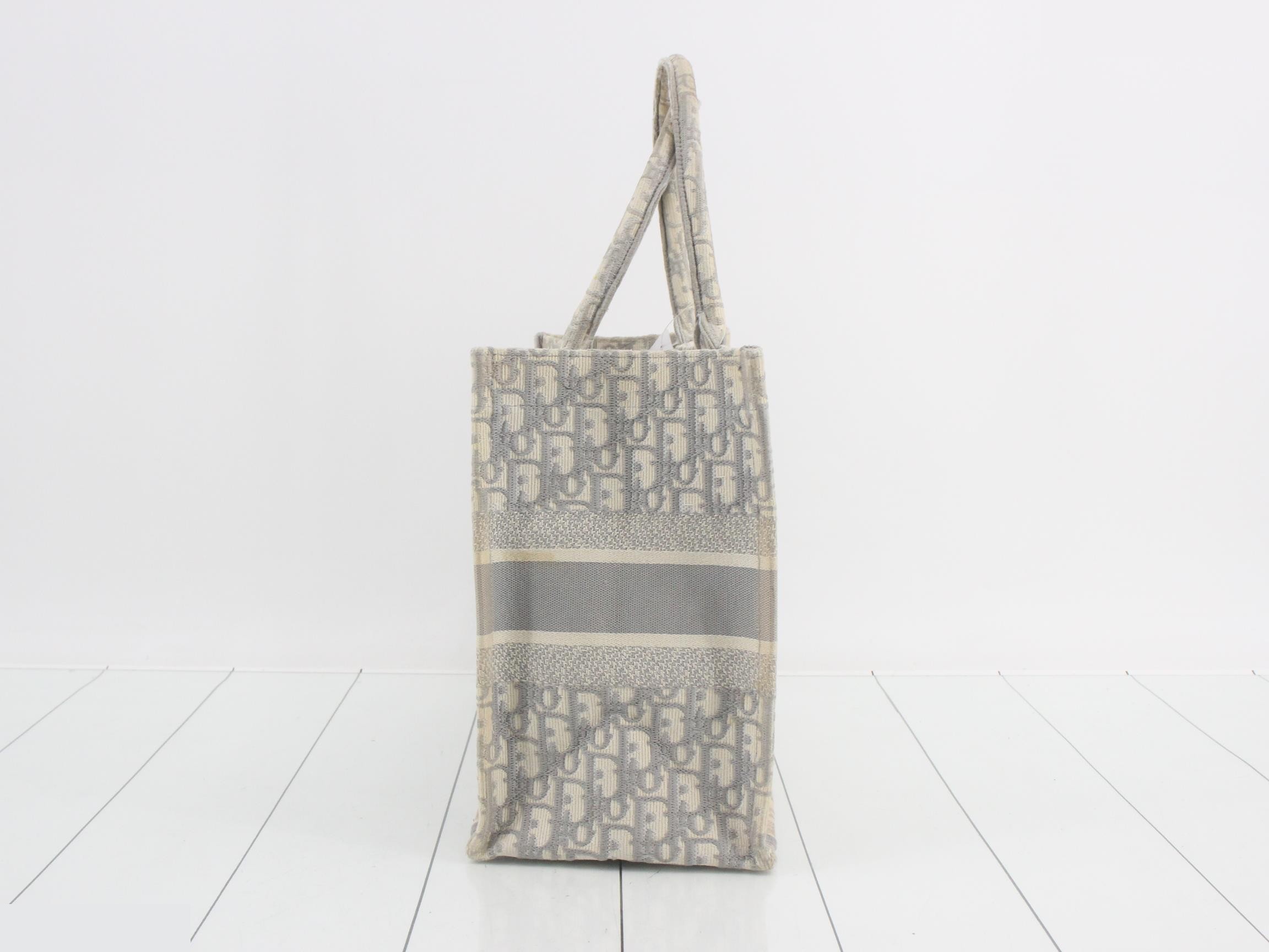 Book Tote, Medium, Oblique — view 4
