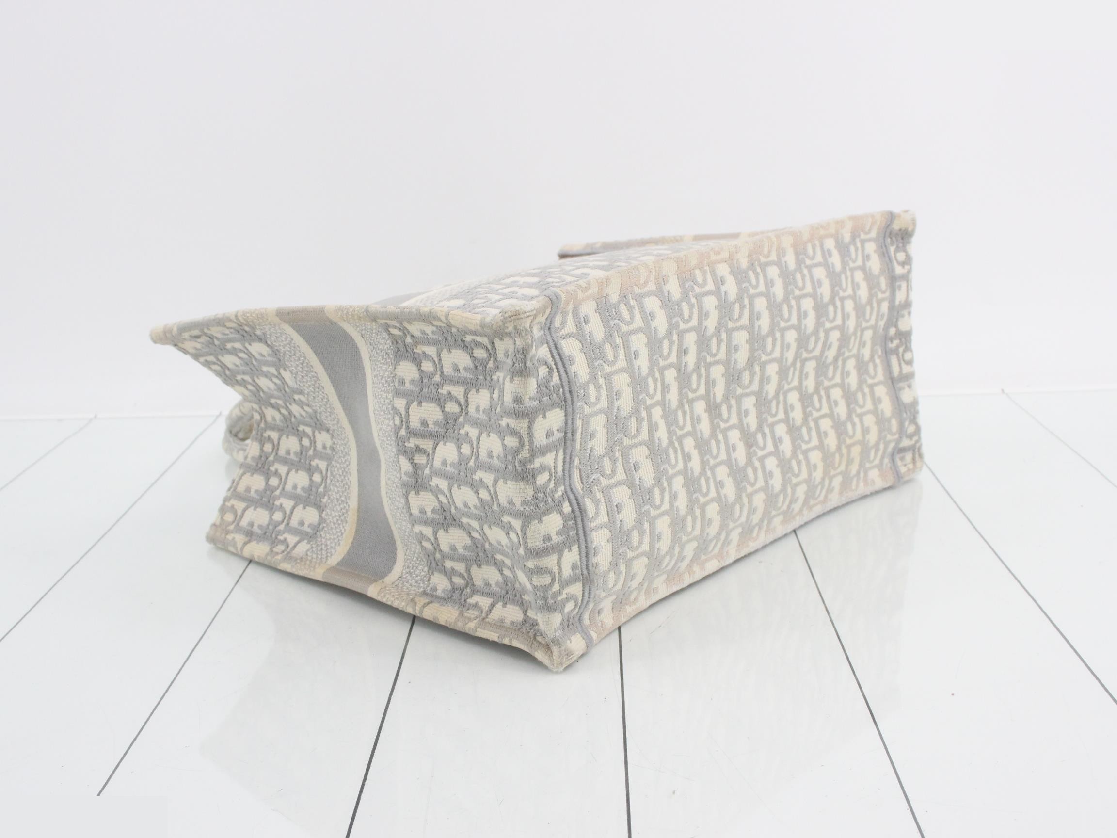 Book Tote, Medium, Oblique — view 5