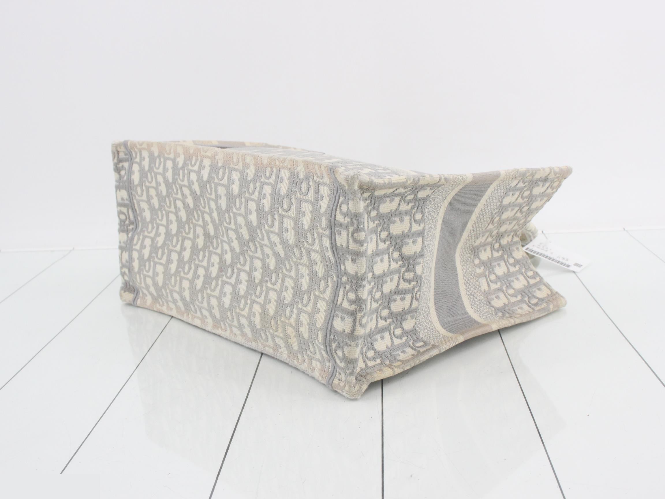 Book Tote, Medium, Oblique — view 6