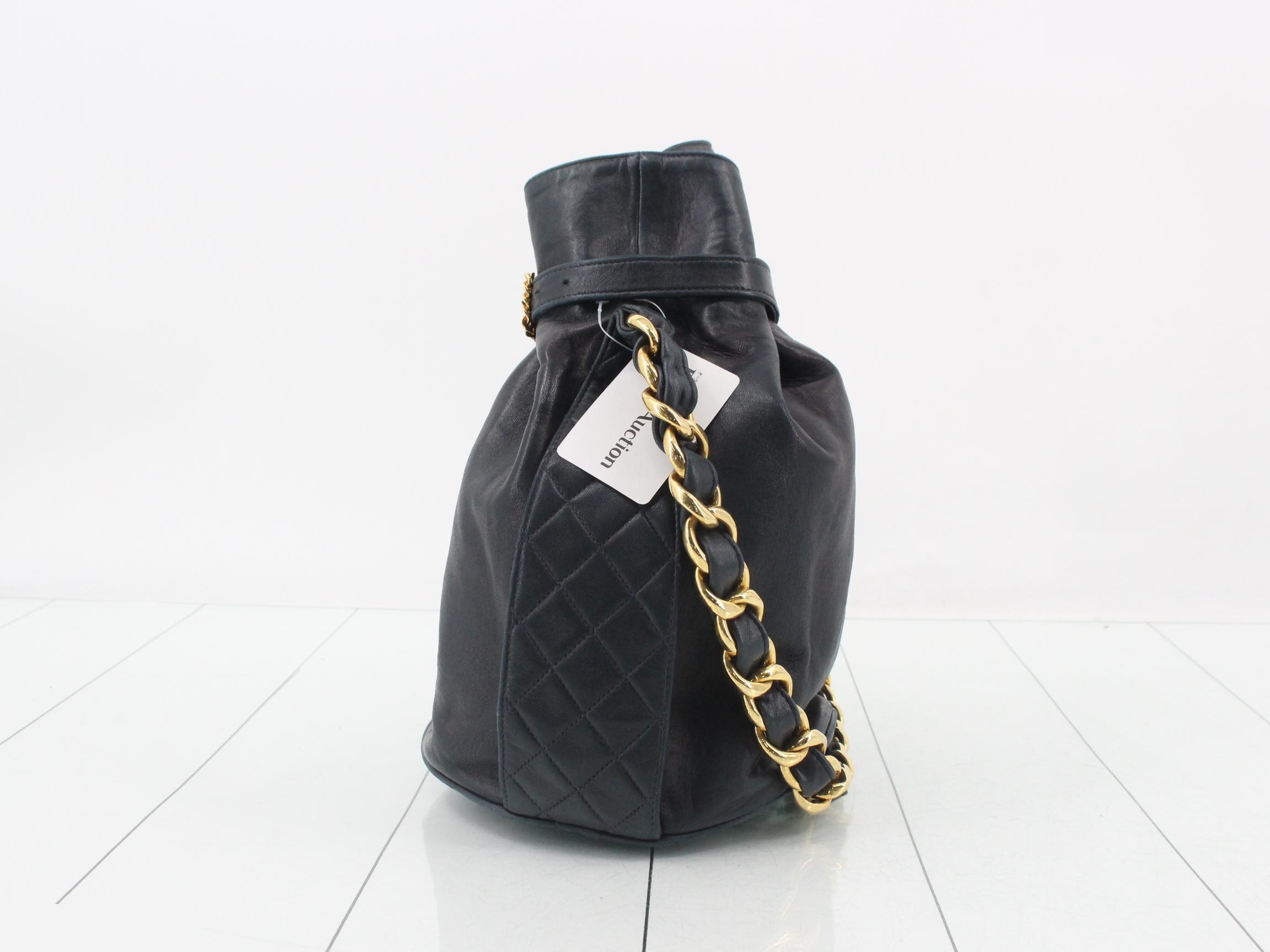 Matelassé belt drawstring handbag with Coco Mark — view 3