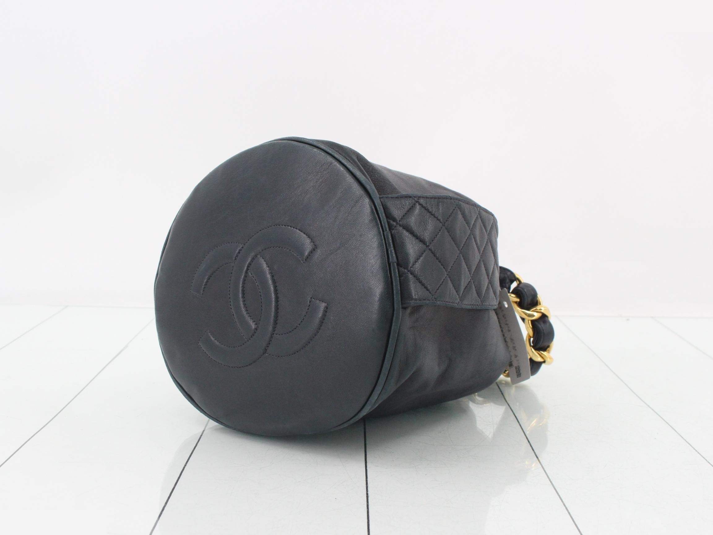 Matelassé belt drawstring handbag with Coco Mark — view 6