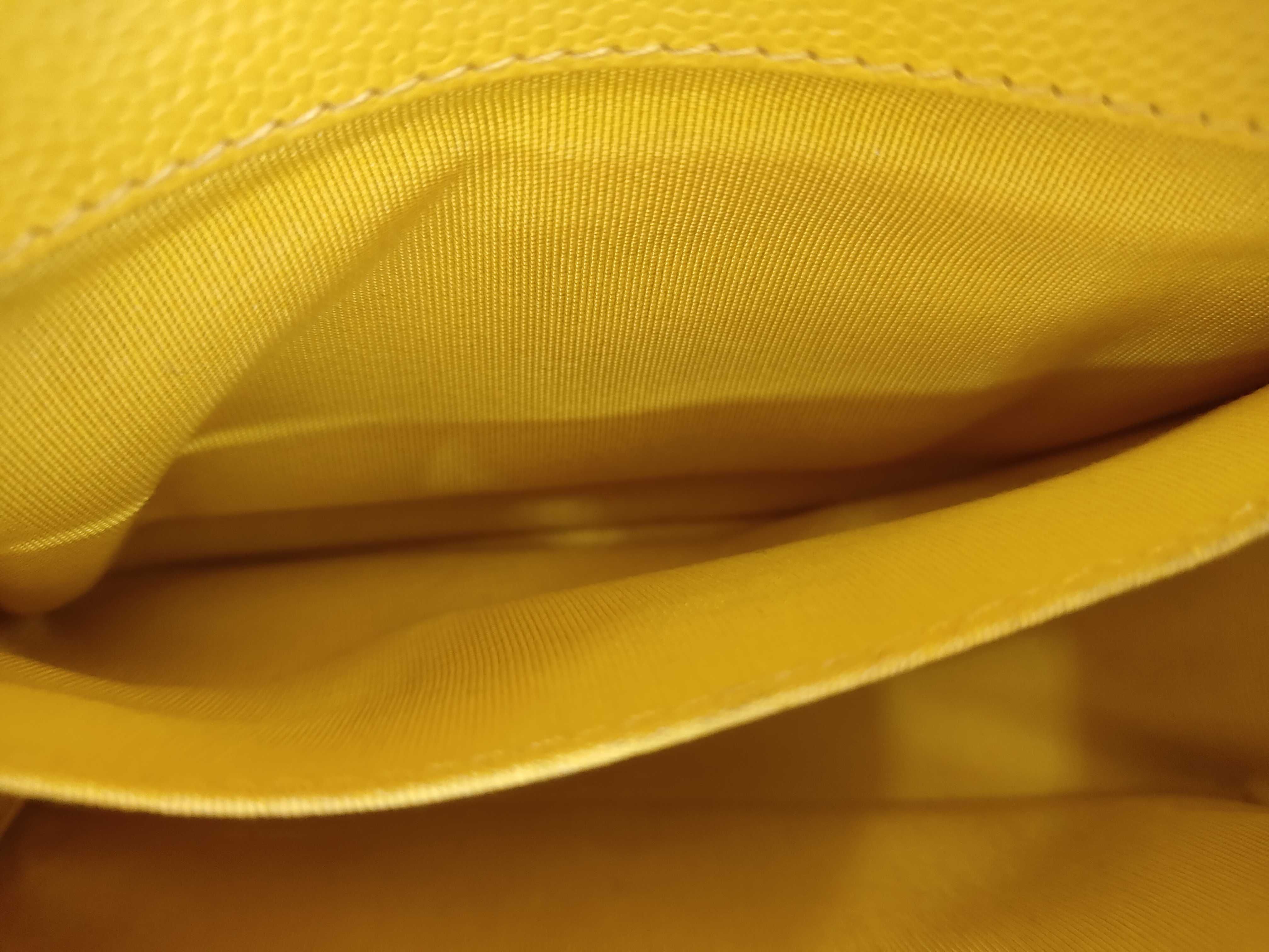 Boy Chanel 20 Caviar Yellow Chain Shoulder Bag — view 9