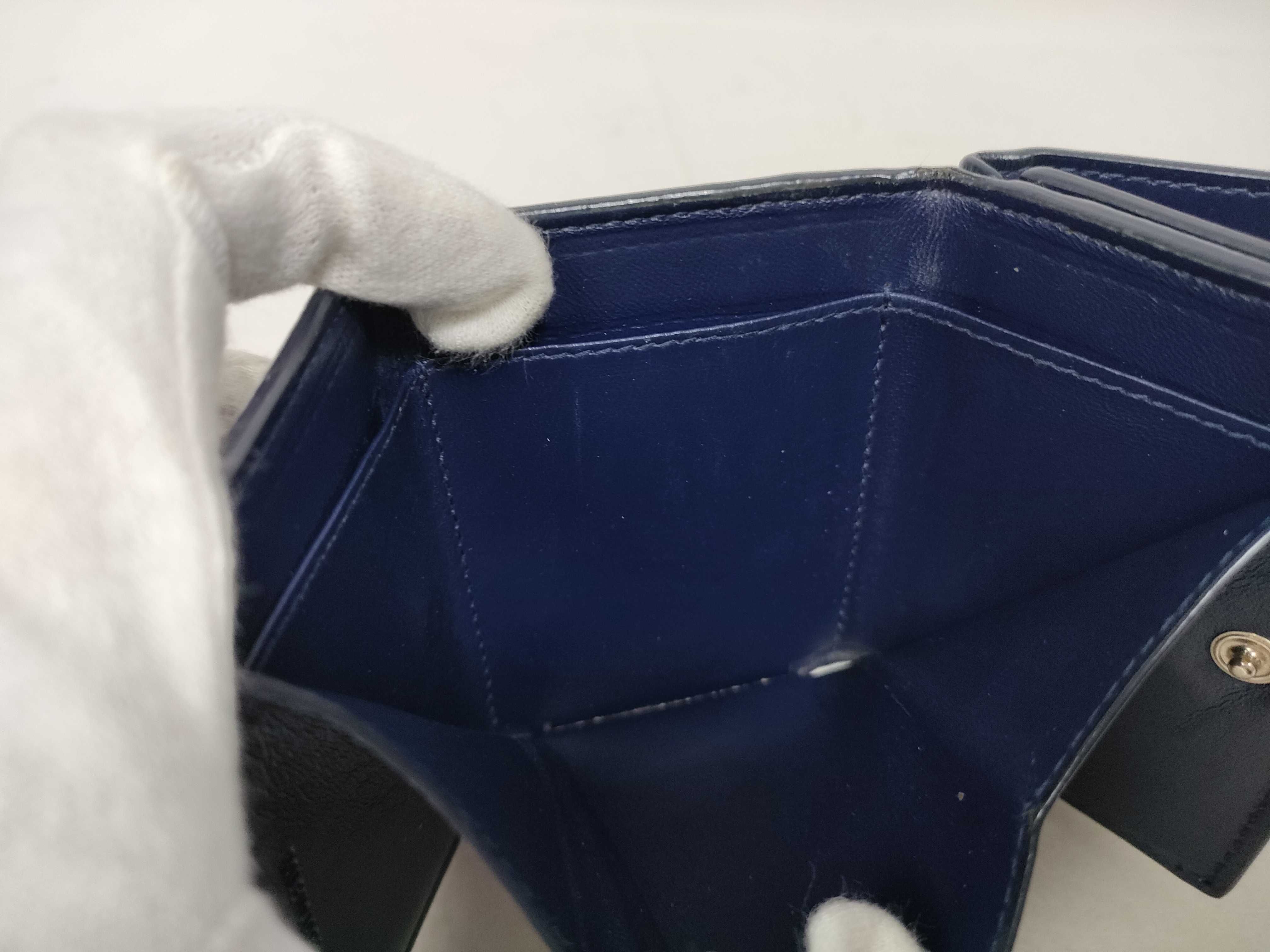 trifold wallet — view 12