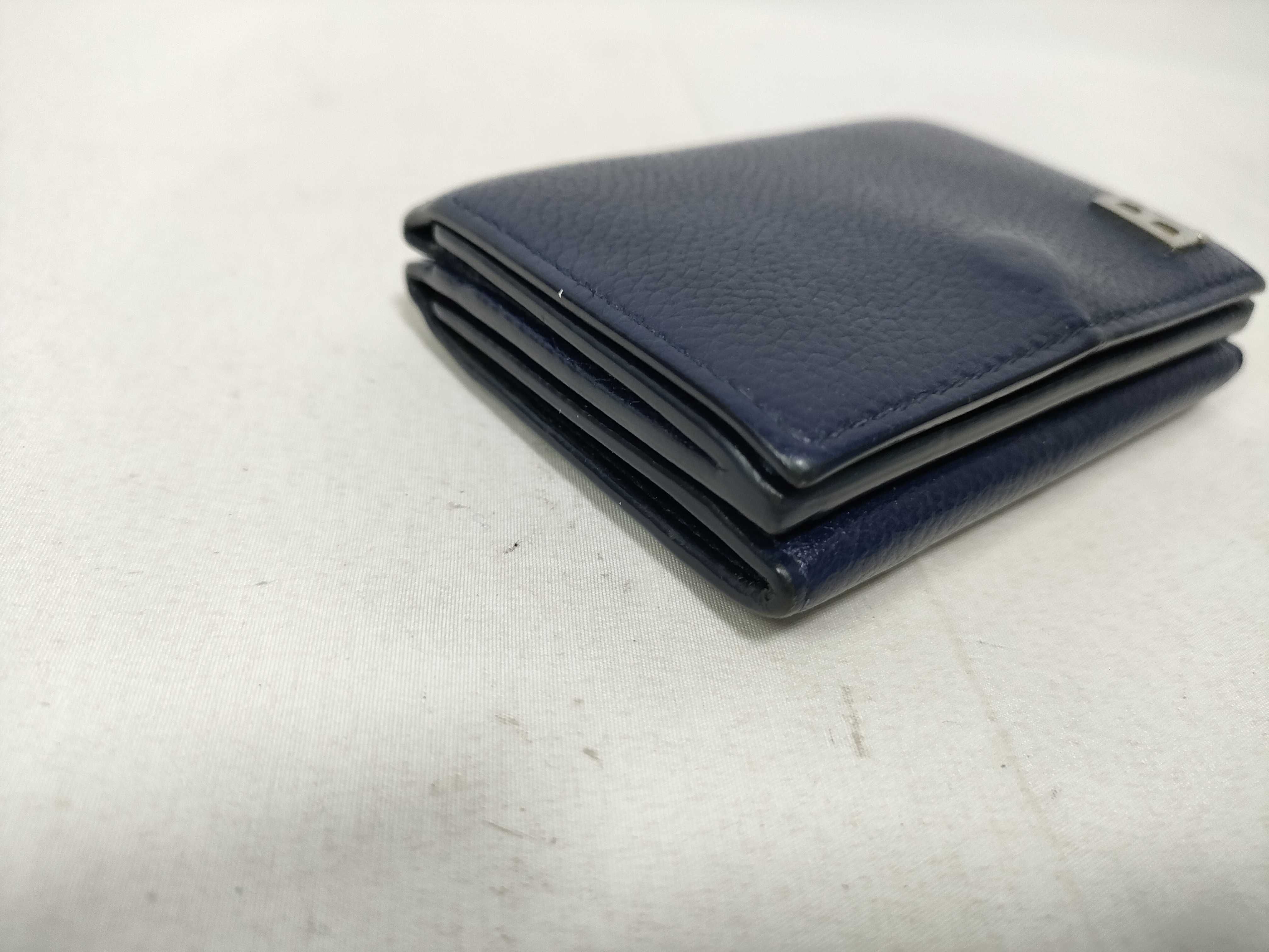 trifold wallet — view 7