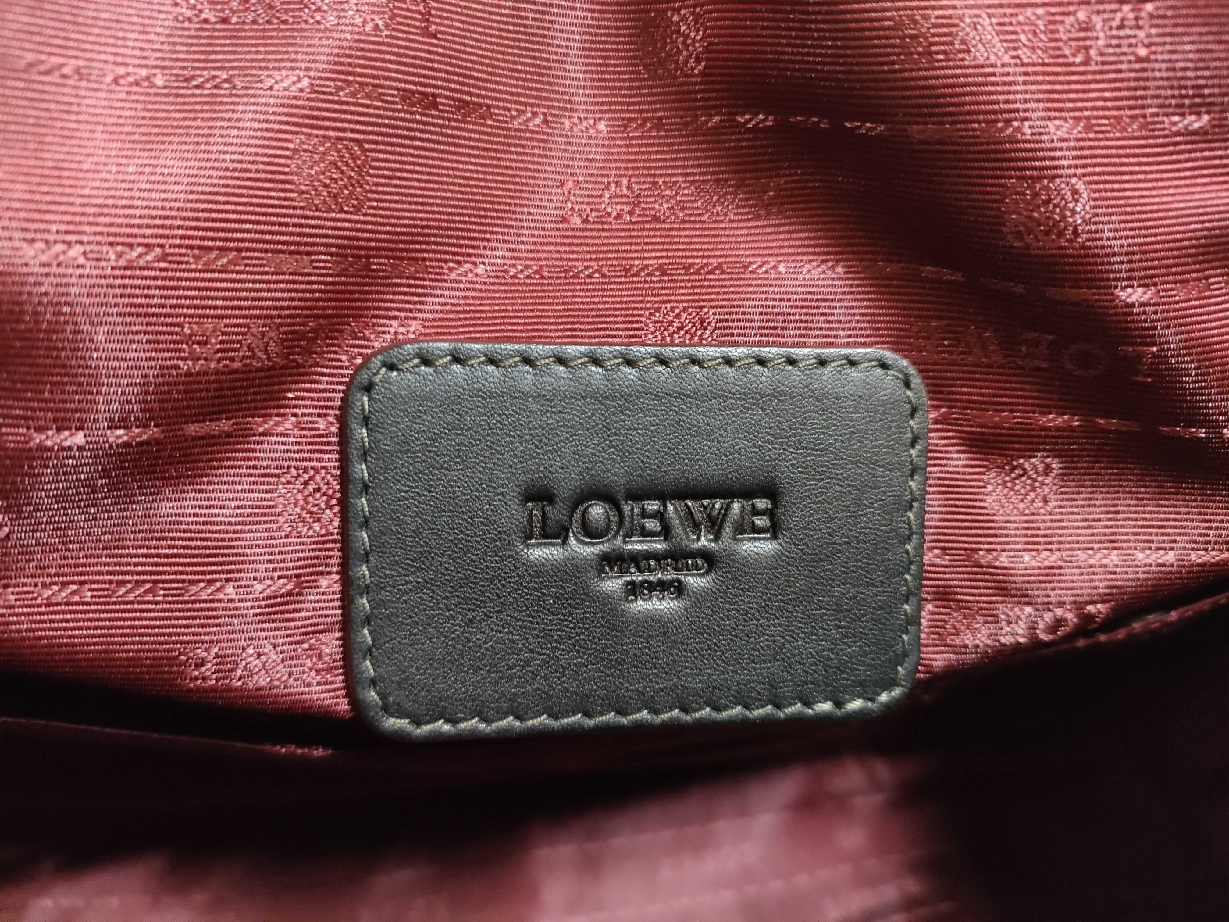 Anagram Leather Shoulder Bag — view 9