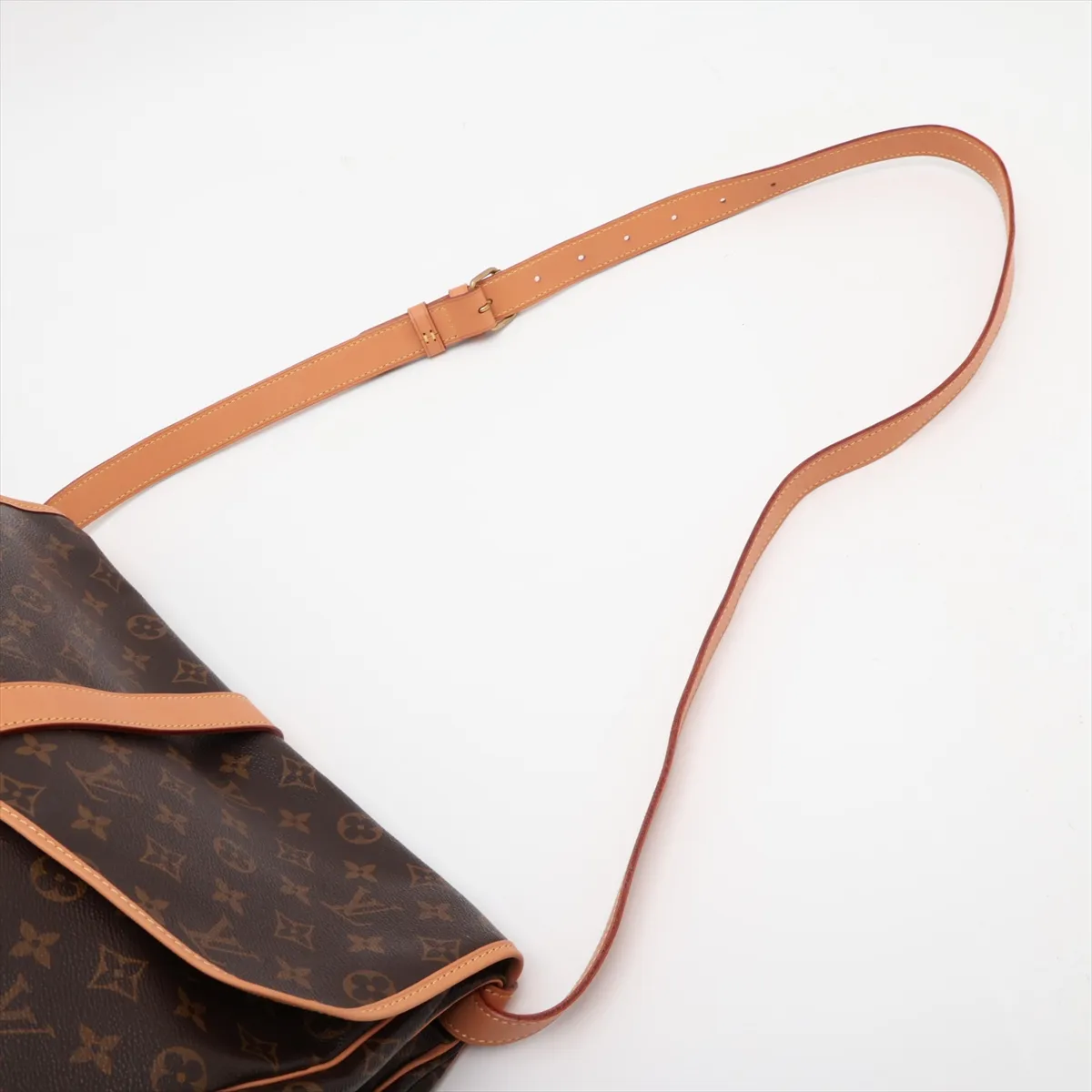 Monogram Saumur 35 M42254 AR0963 Brown, natural leather, various parts repaired by aftermarket parts. — view 5