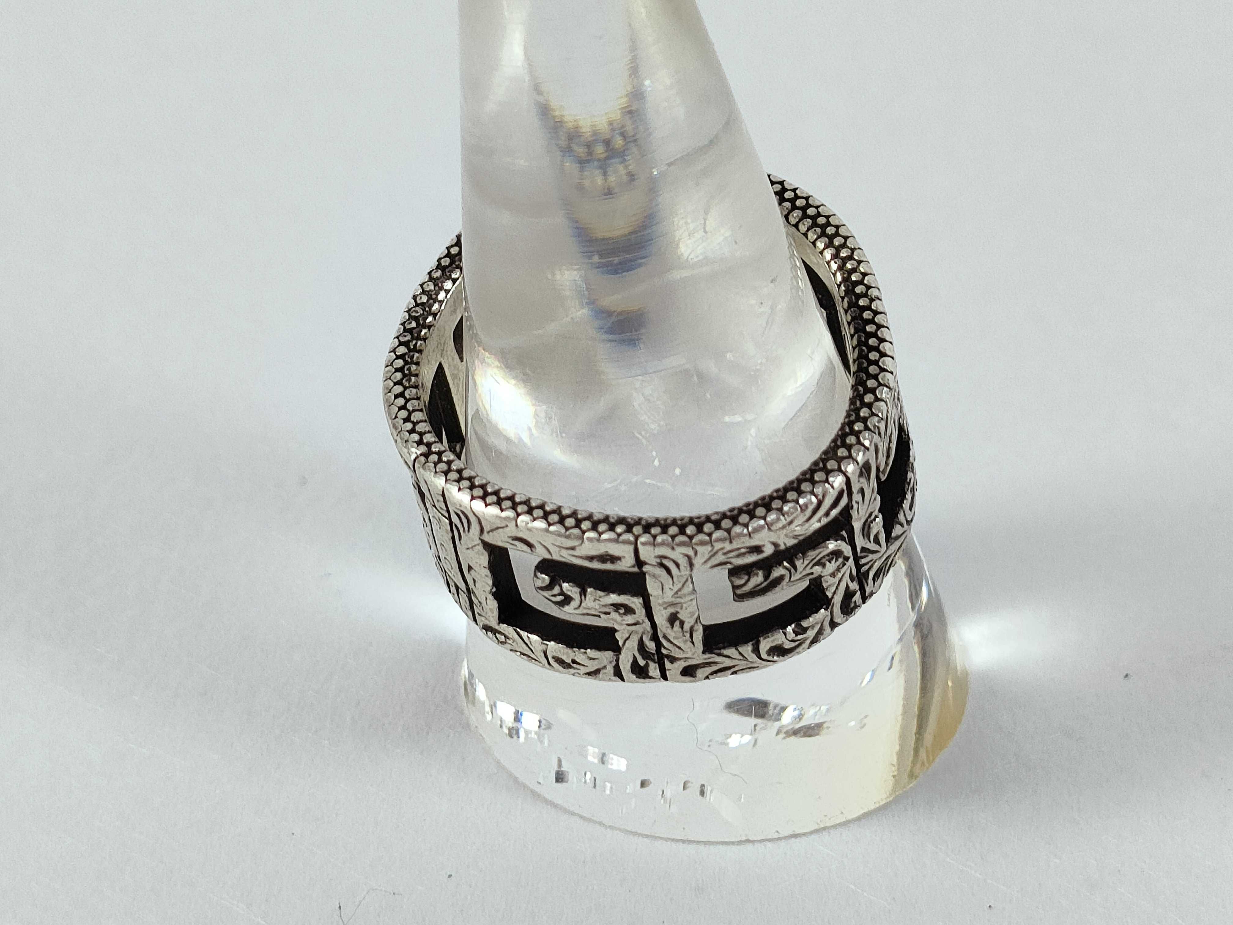 Square Ring — view 3