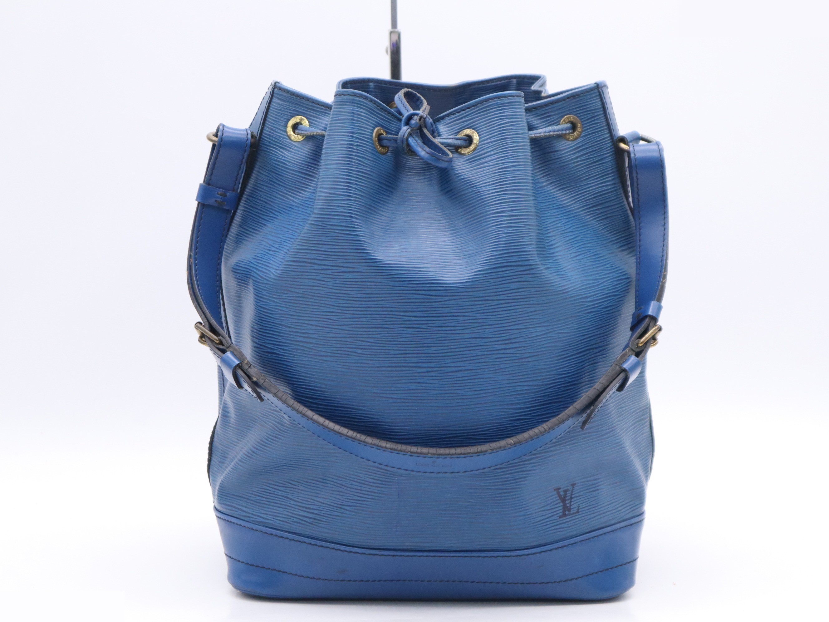 Noé Toledo Blue