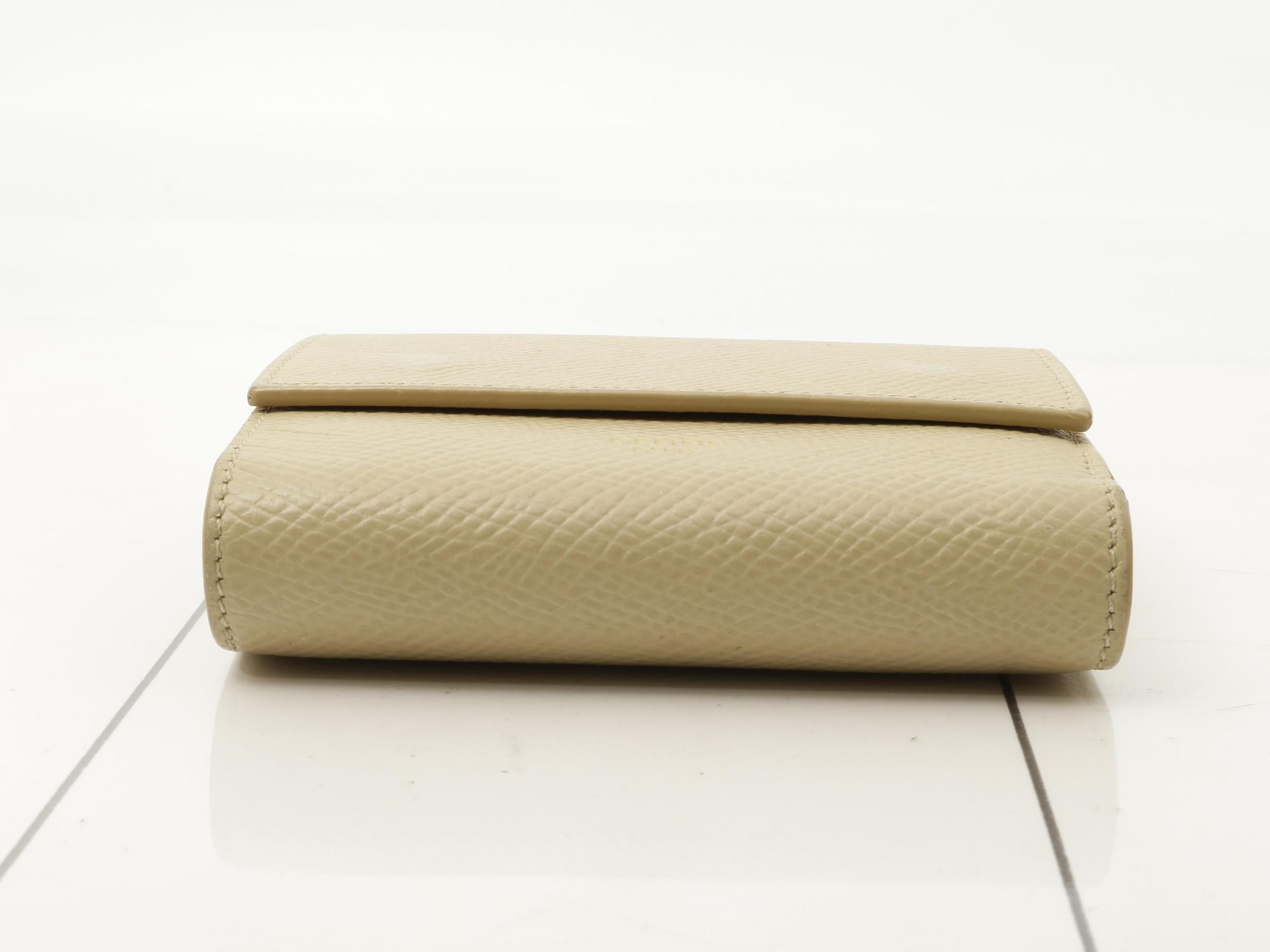 wallet — view 3