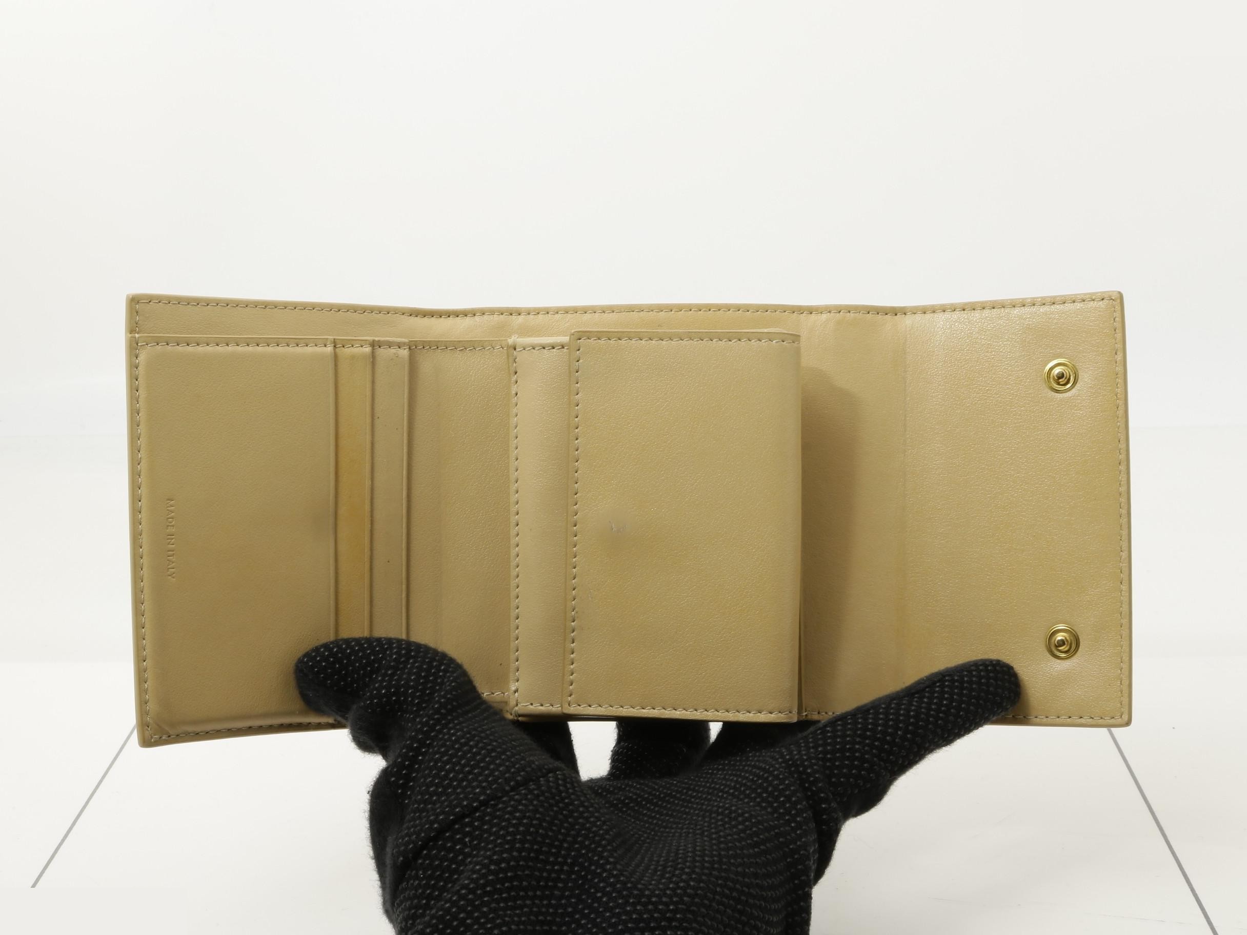 wallet — view 4