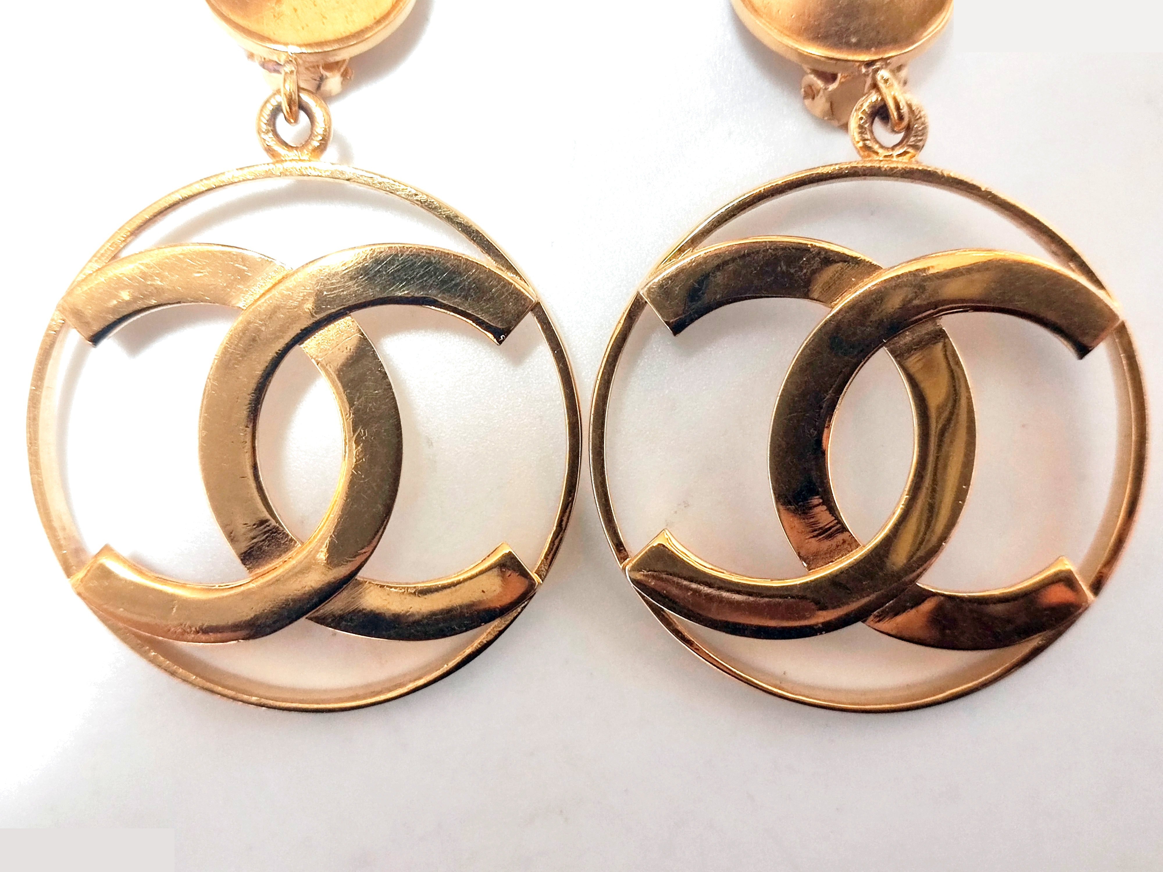 Big here mark circle swing earrings — view 7