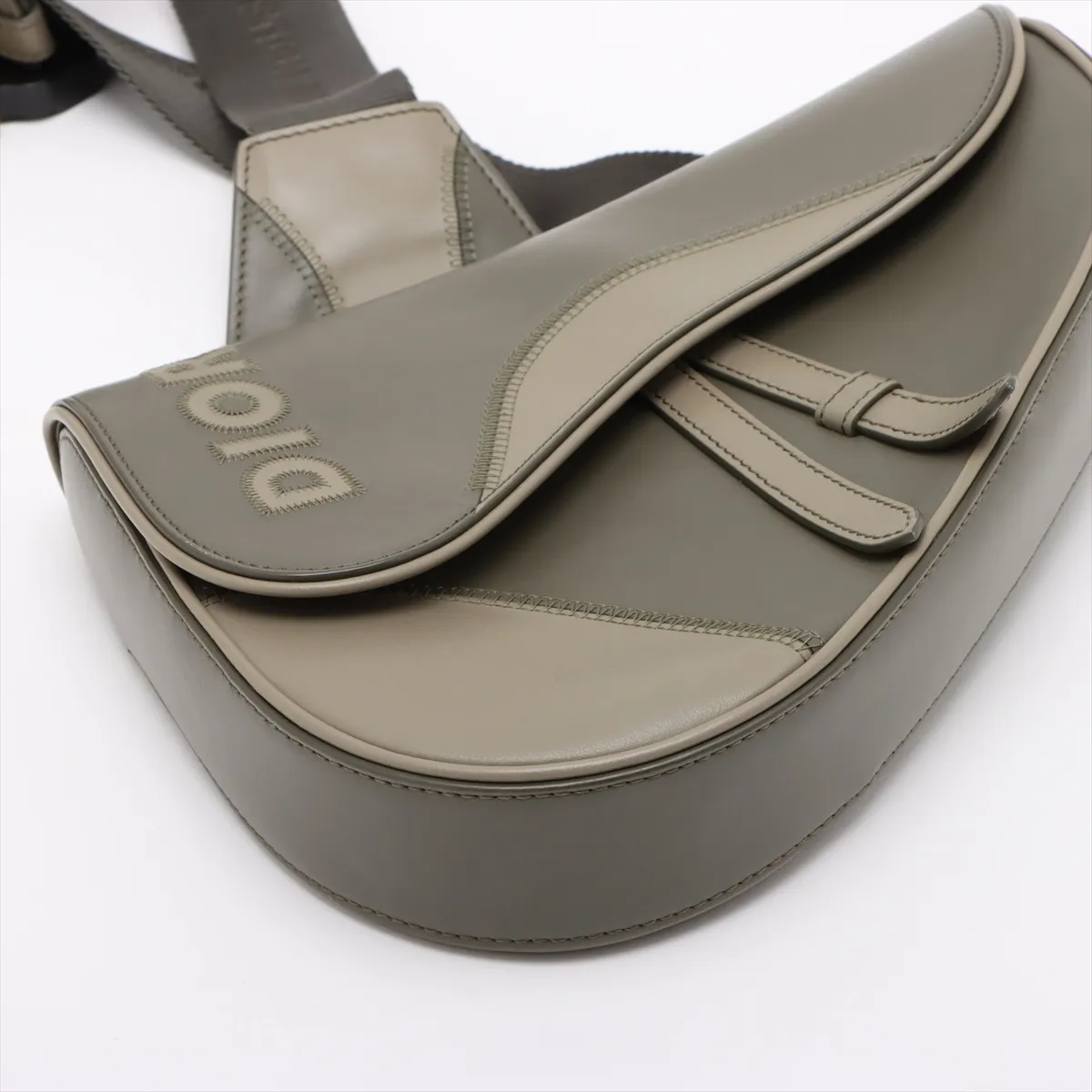 Saddle Leather Body Bag Khaki — view 4