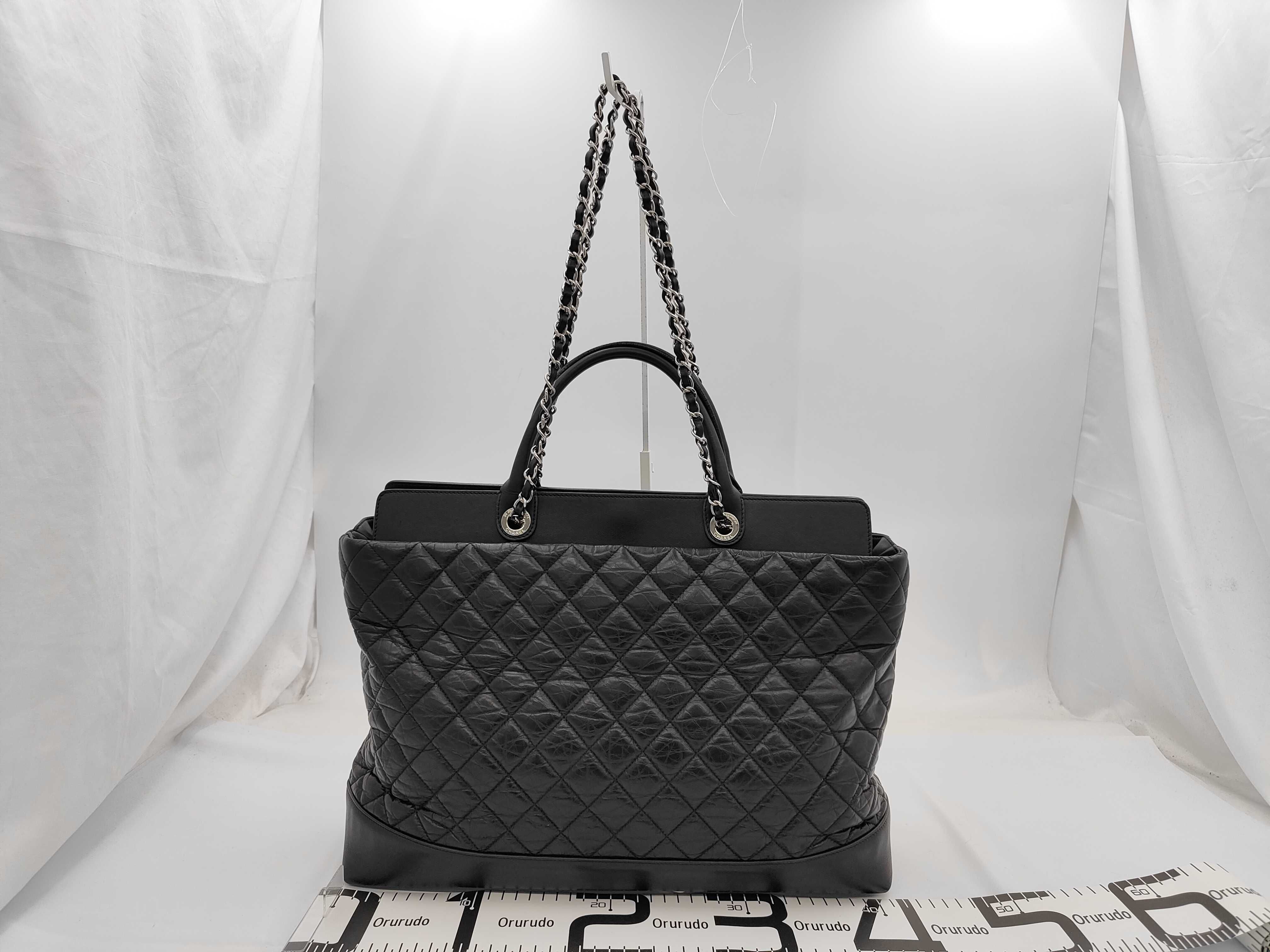 Leather Turnlock 2-Way Chain Tote Bag, Black, Serial Number 15 Series Tote Bag — view 2