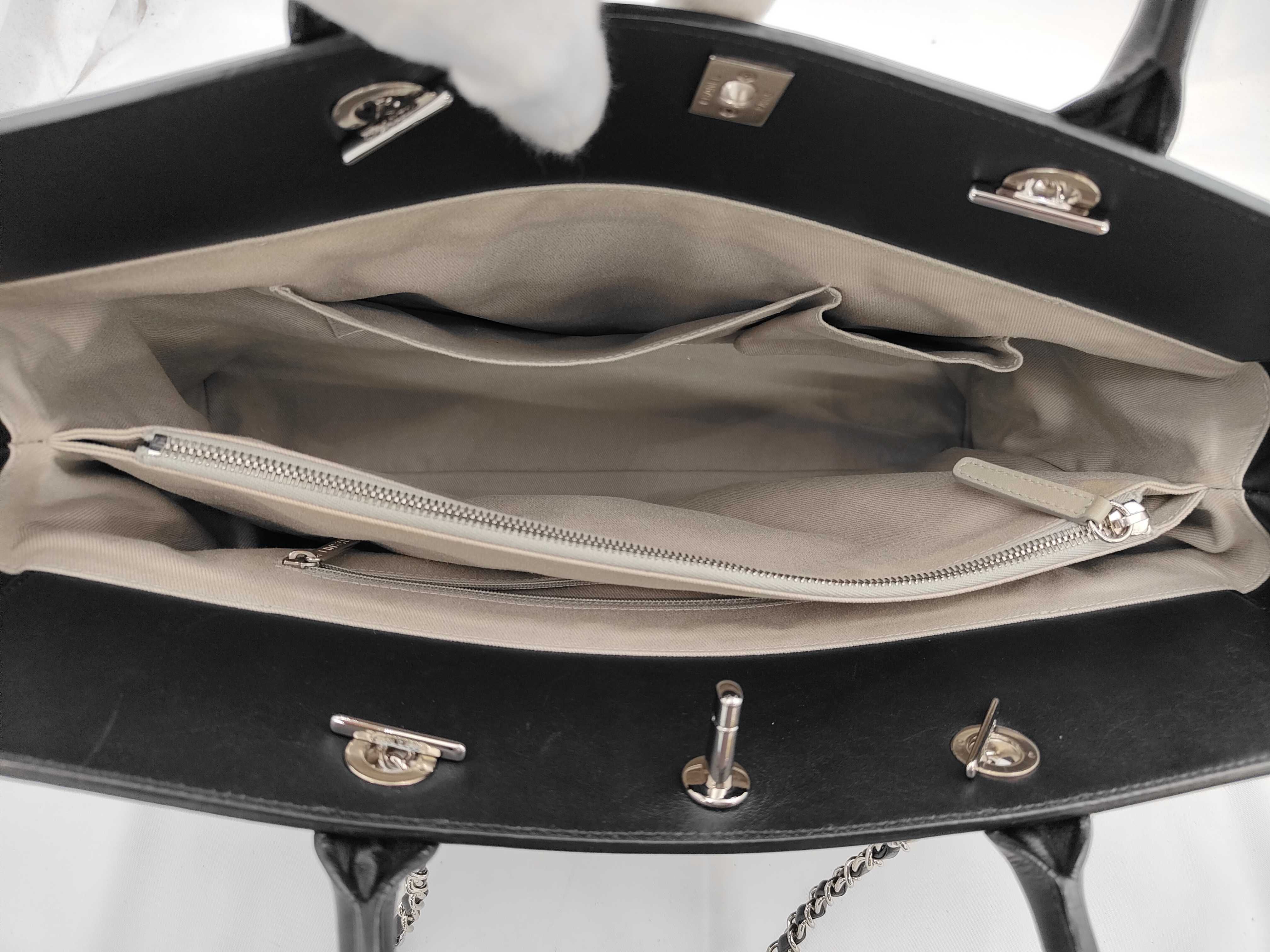 Leather Turnlock 2-Way Chain Tote Bag, Black, Serial Number 15 Series Tote Bag — view 9