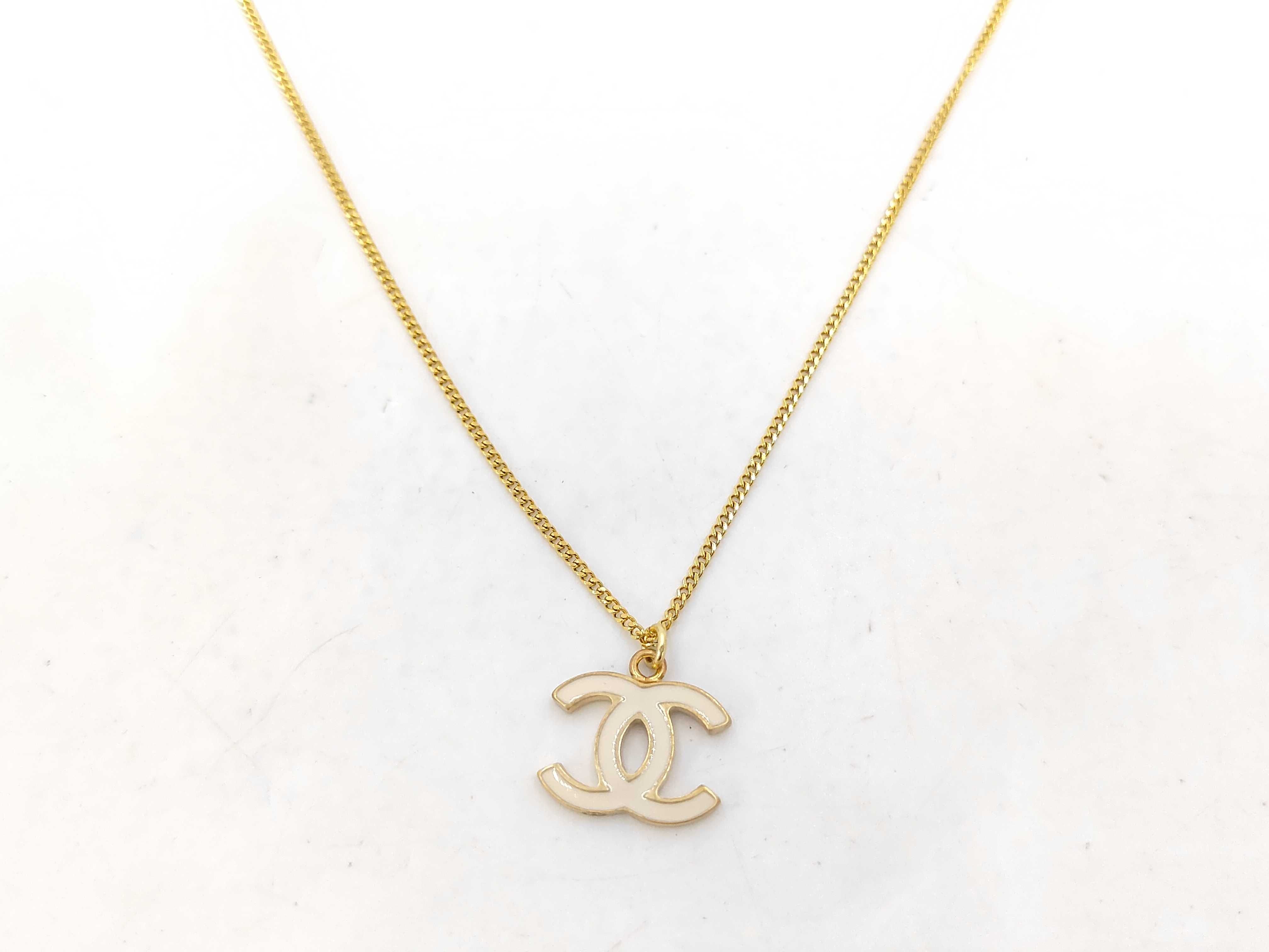 Coco Mark White 10P Necklace — view 2