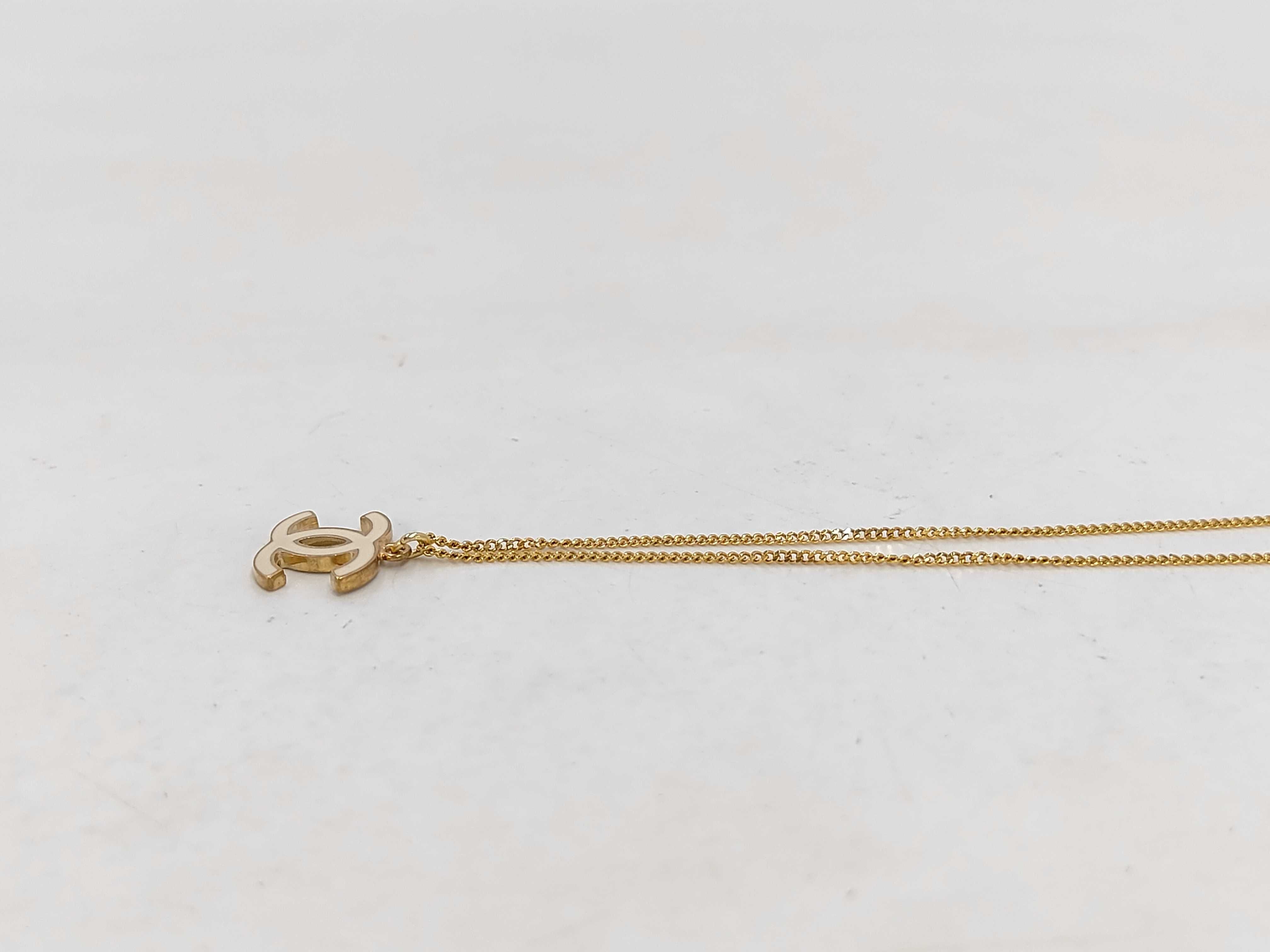Coco Mark White 10P Necklace — view 3