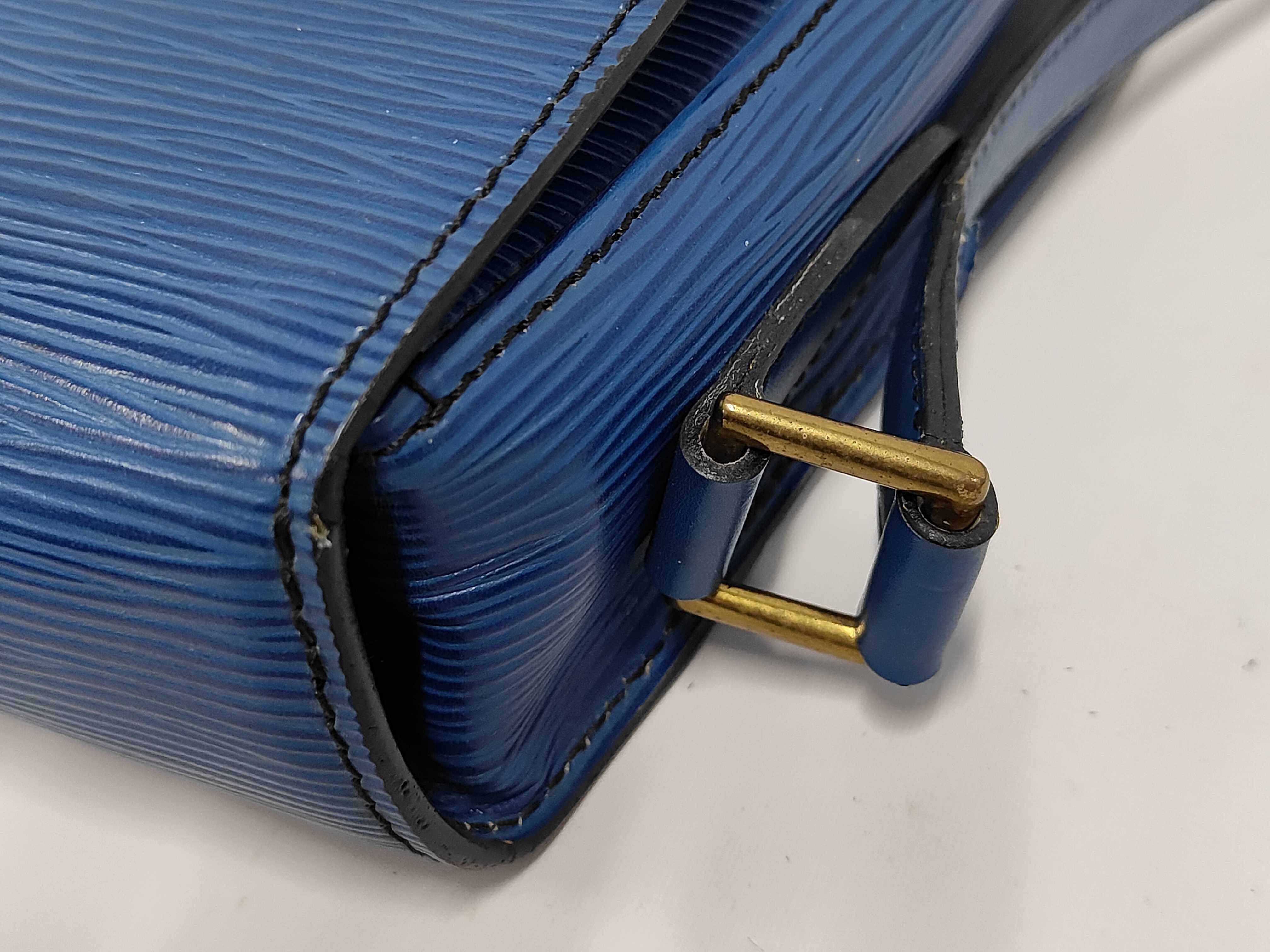 Epi Saint Cloud M52195 Toledo Blue Shoulder Bag — view 7
