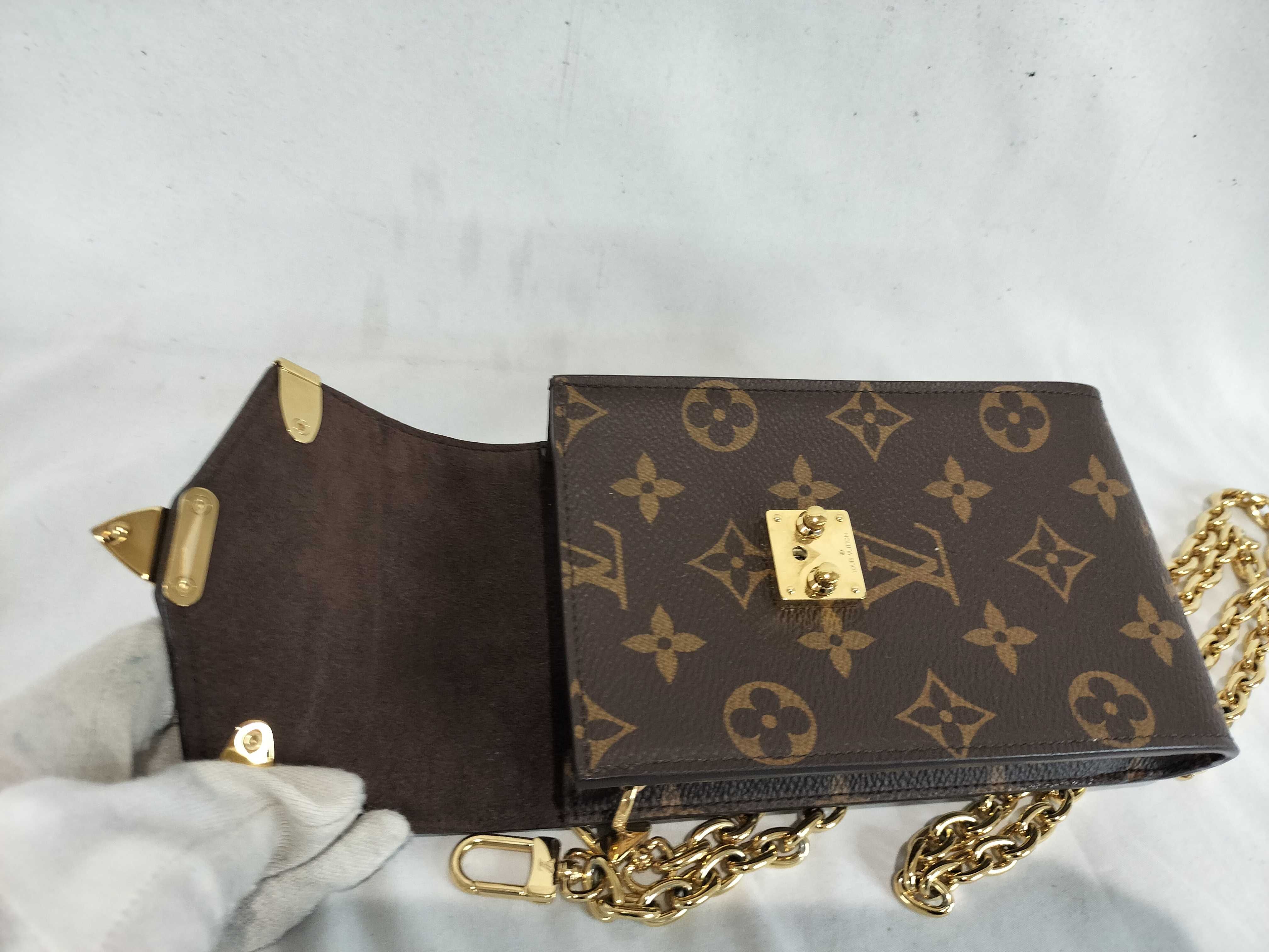 Monogram Louis Vuitton Monogram Phone Pouch Metis Shoulder Bag — view 9