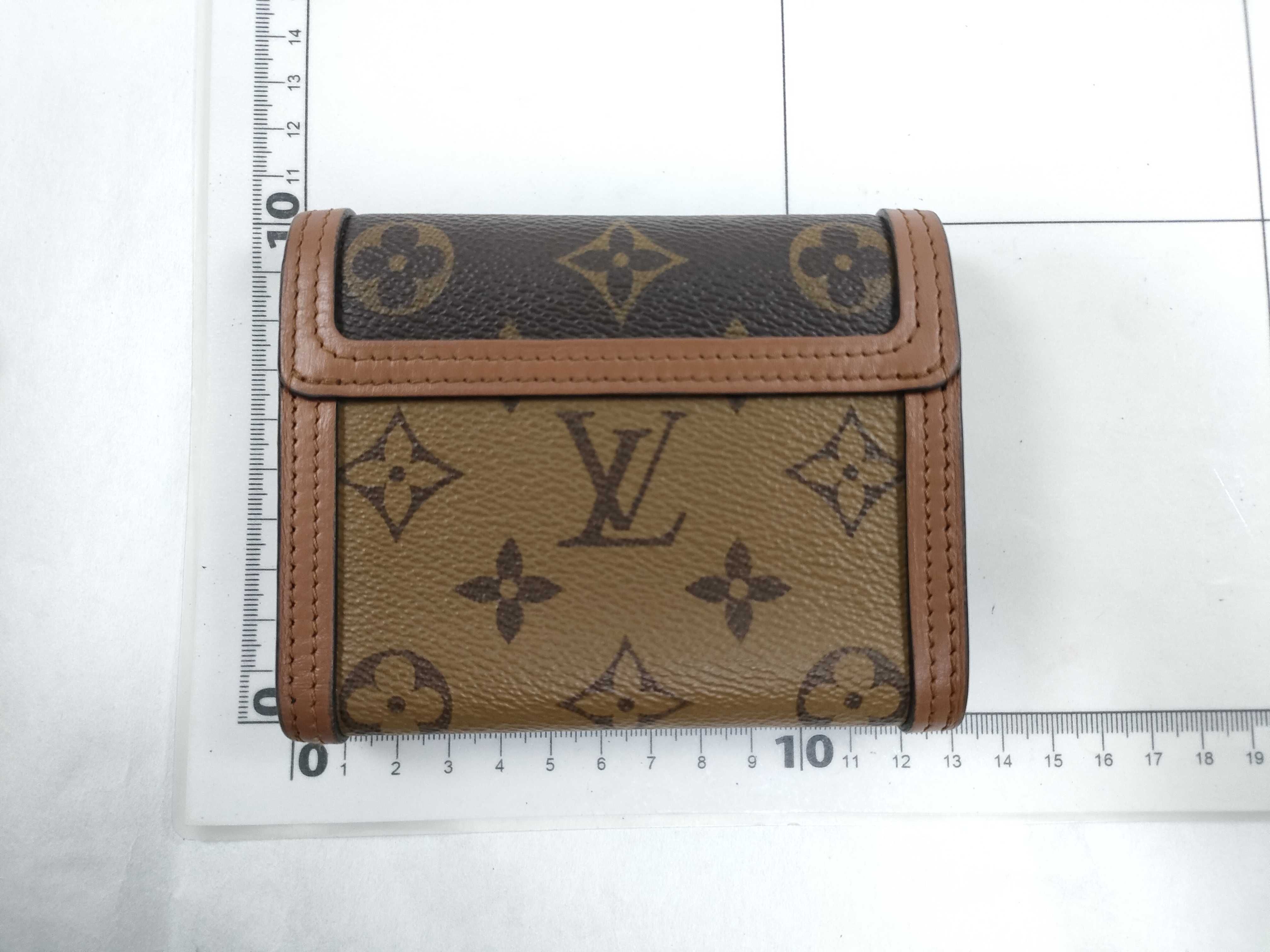 Monogram Louis Vuitton Monogram Reverse Portefeuille Dauphine Compact M68725 Black Wallet — view 2
