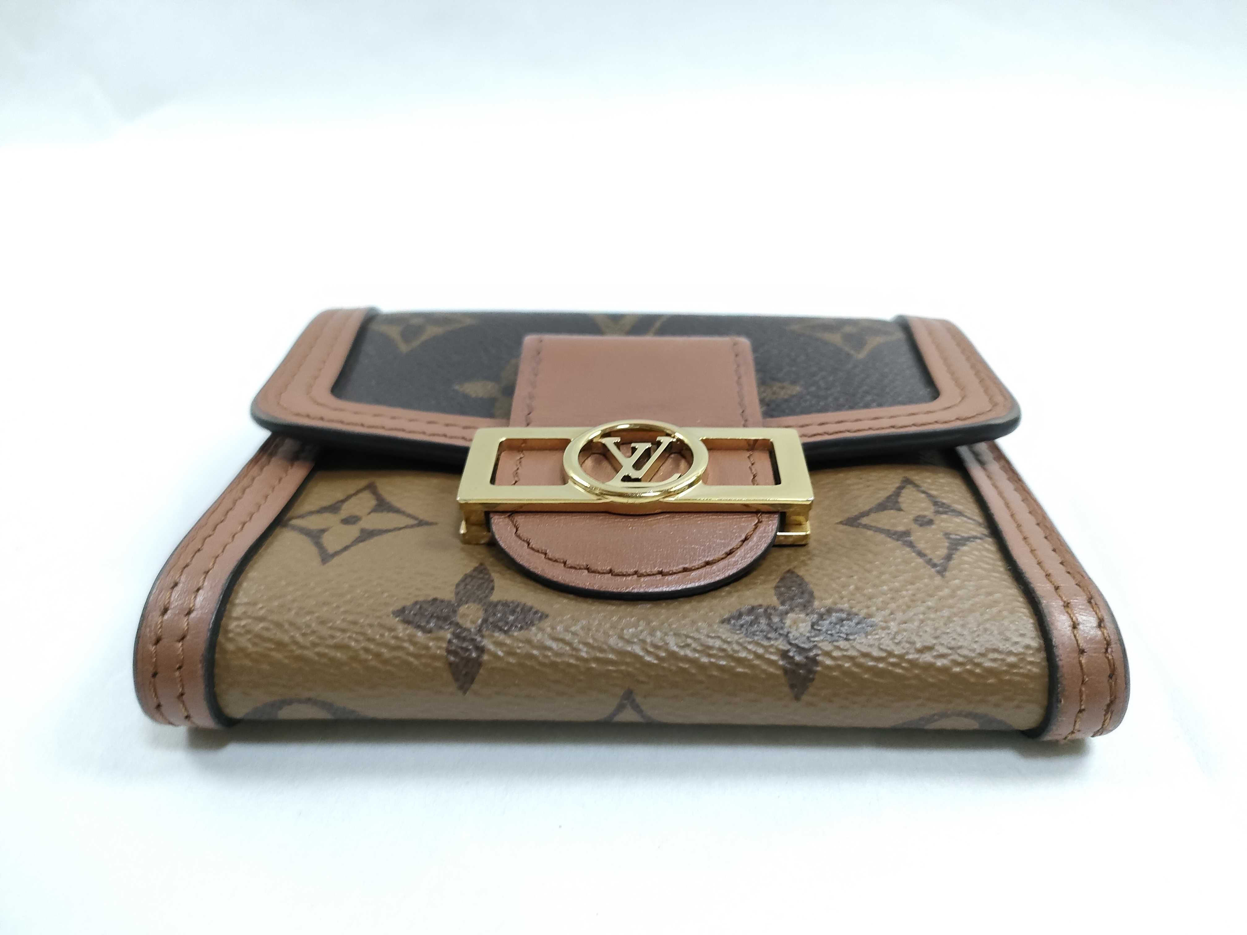 Monogram Louis Vuitton Monogram Reverse Portefeuille Dauphine Compact M68725 Black Wallet — view 5