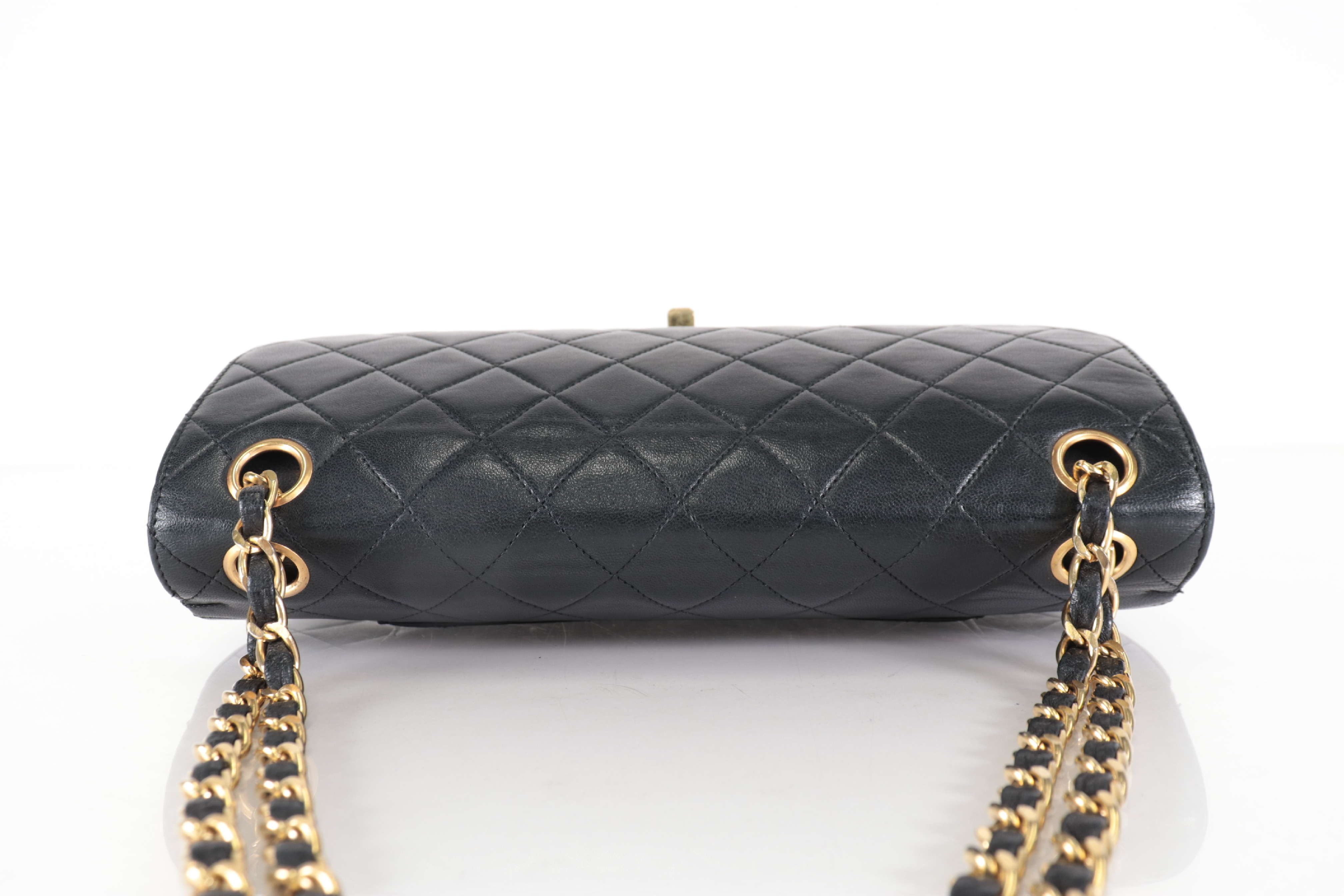 W-flap 25 Lambskin Shoulder Bag (Serial No. 2) — view 6