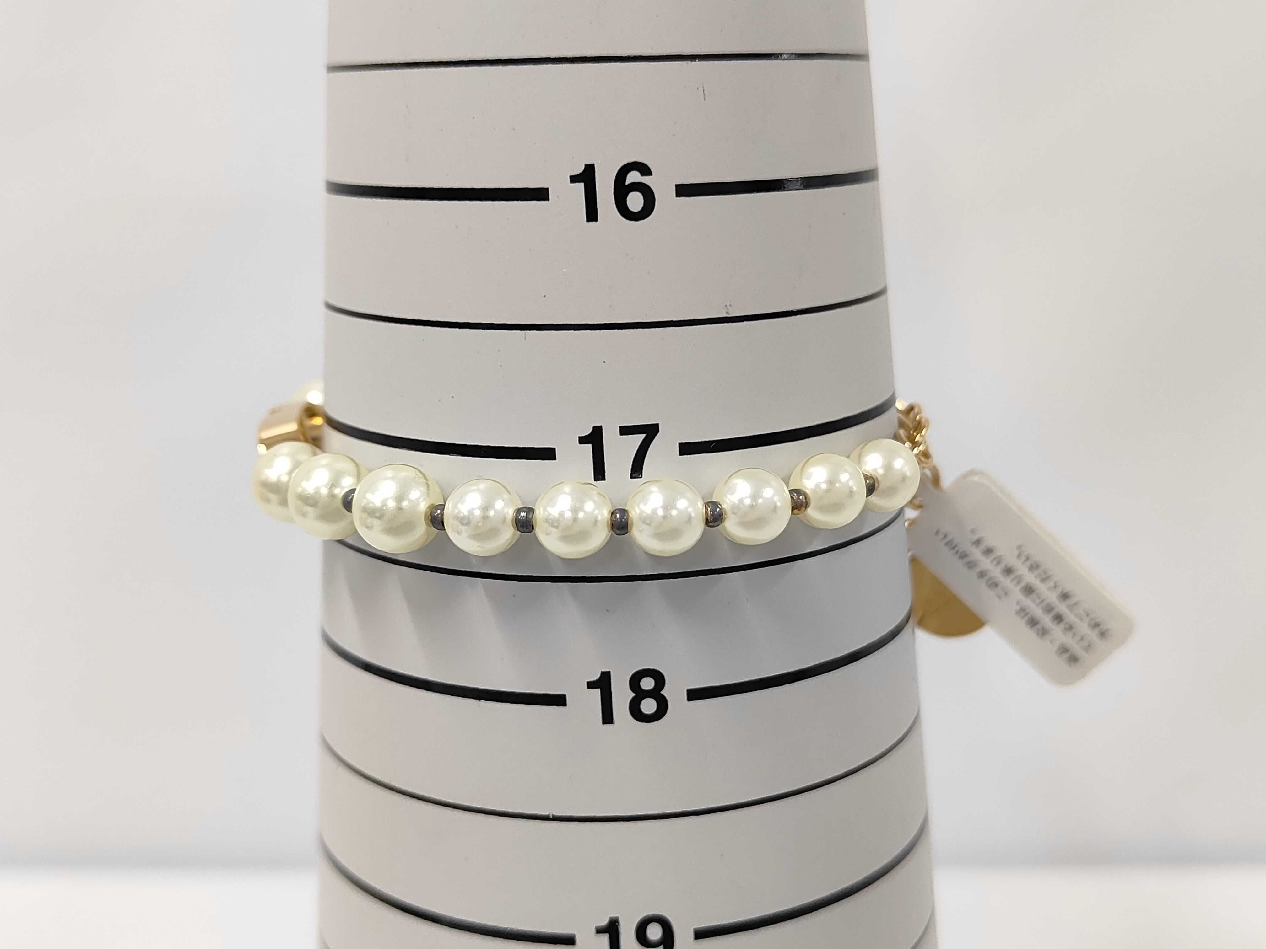 CD Logo Pearl Bracelet (Bracelet/Bangle) — view 8