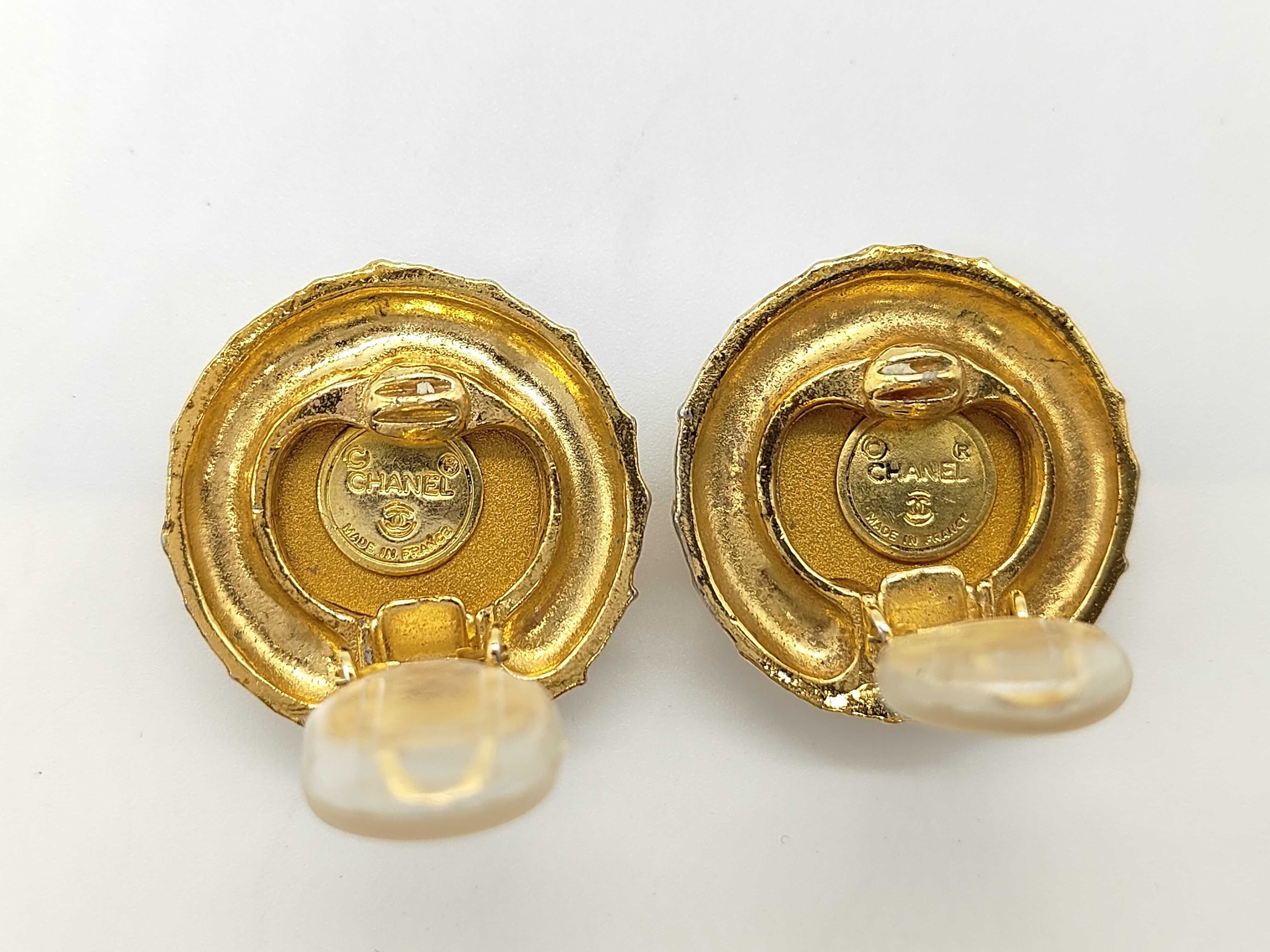 Matelassé Earrings, Gold Earrings with Jewel Design — view 2
