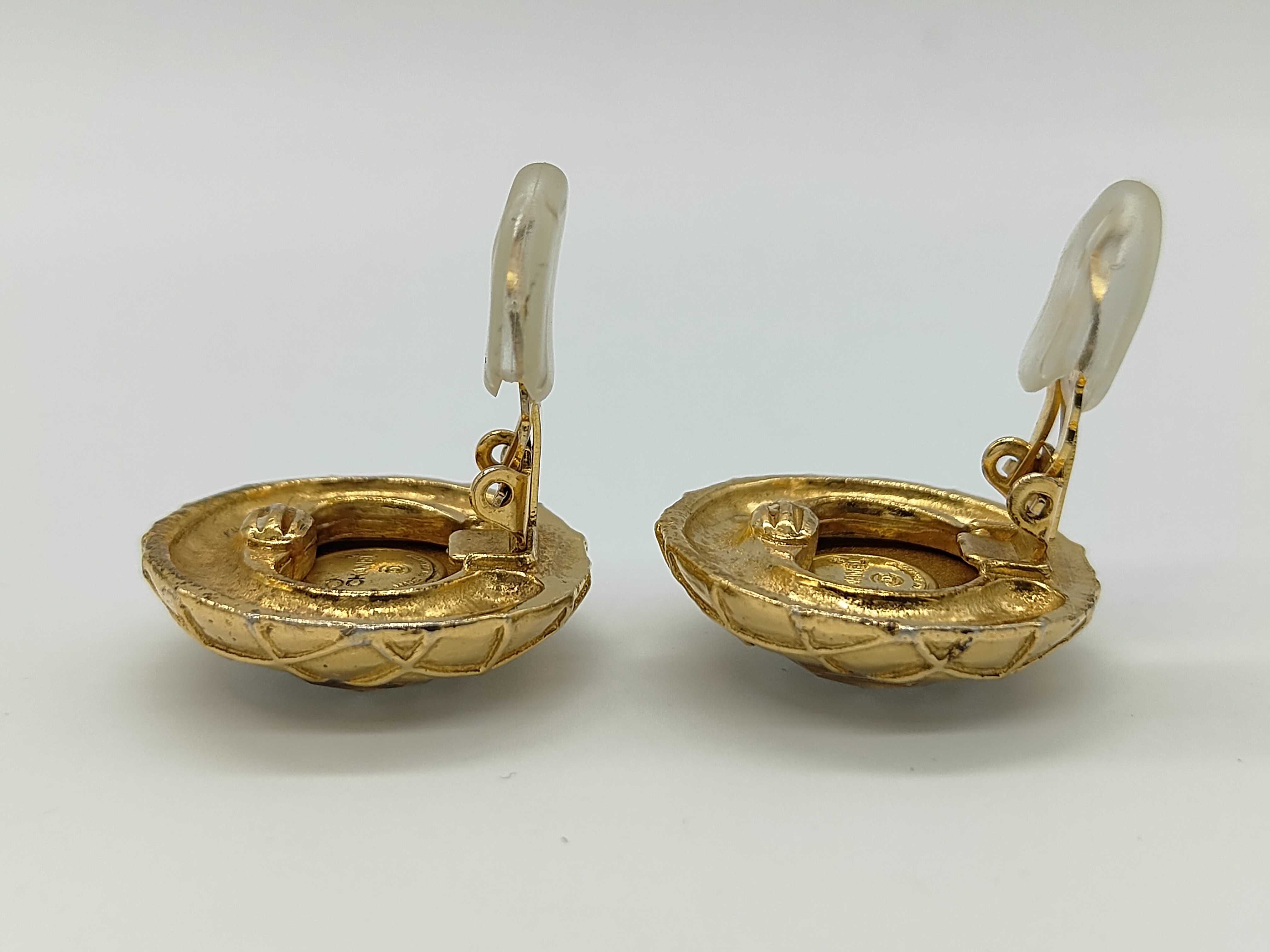 Matelassé Earrings, Gold Earrings with Jewel Design — view 4