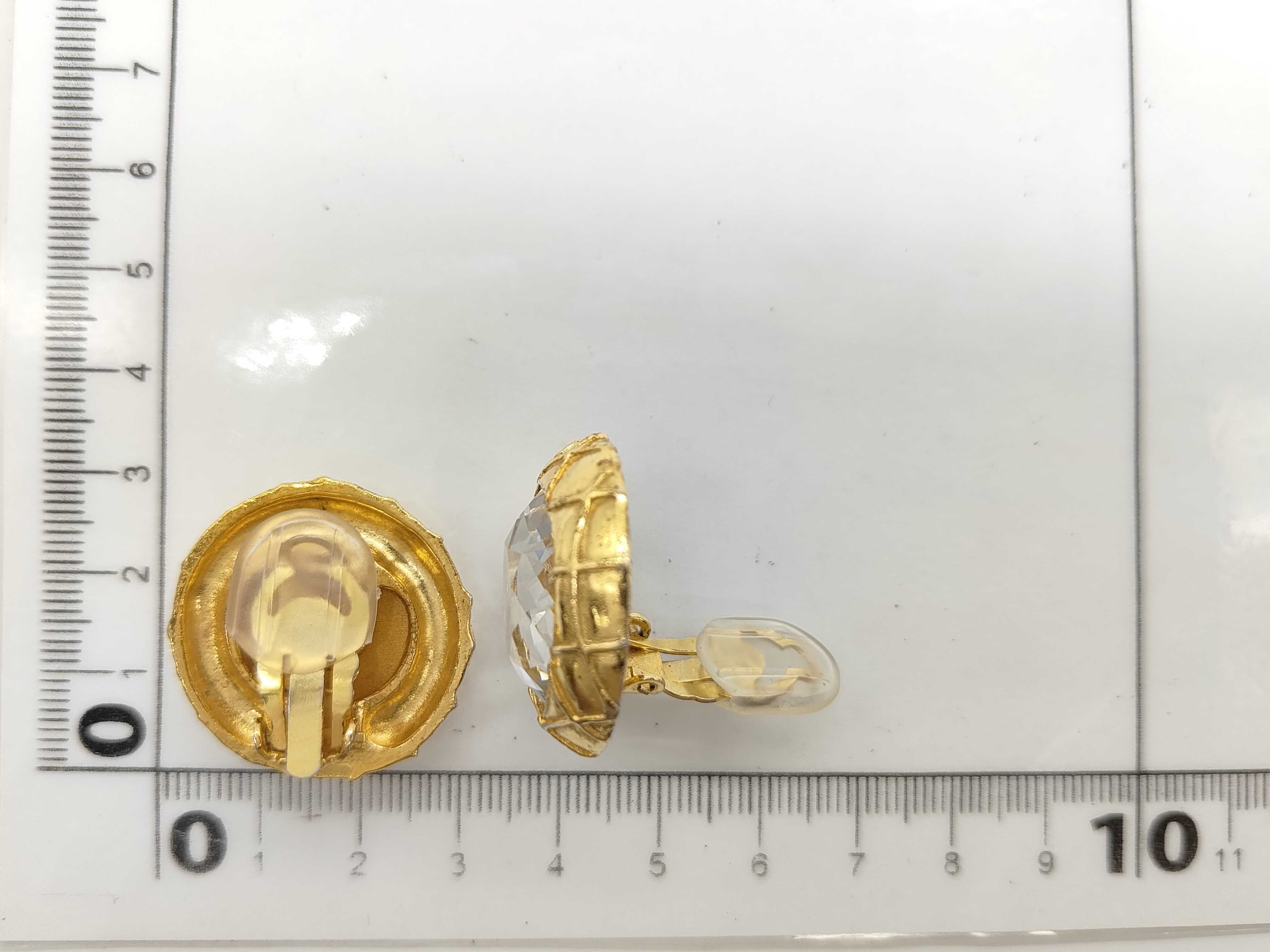 Matelassé Earrings, Gold Earrings with Jewel Design — view 6
