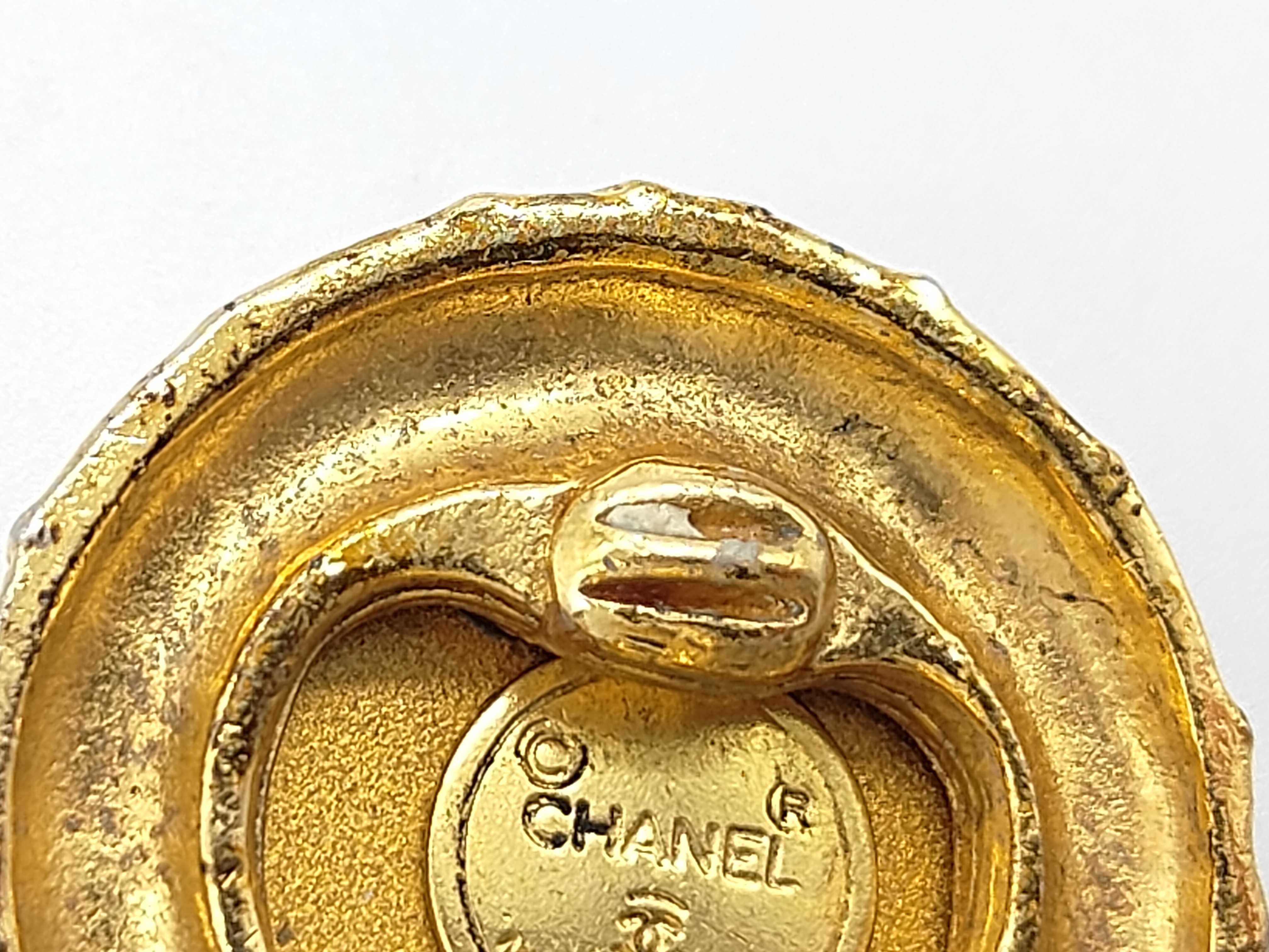 Matelassé Earrings, Gold Earrings with Jewel Design — view 7